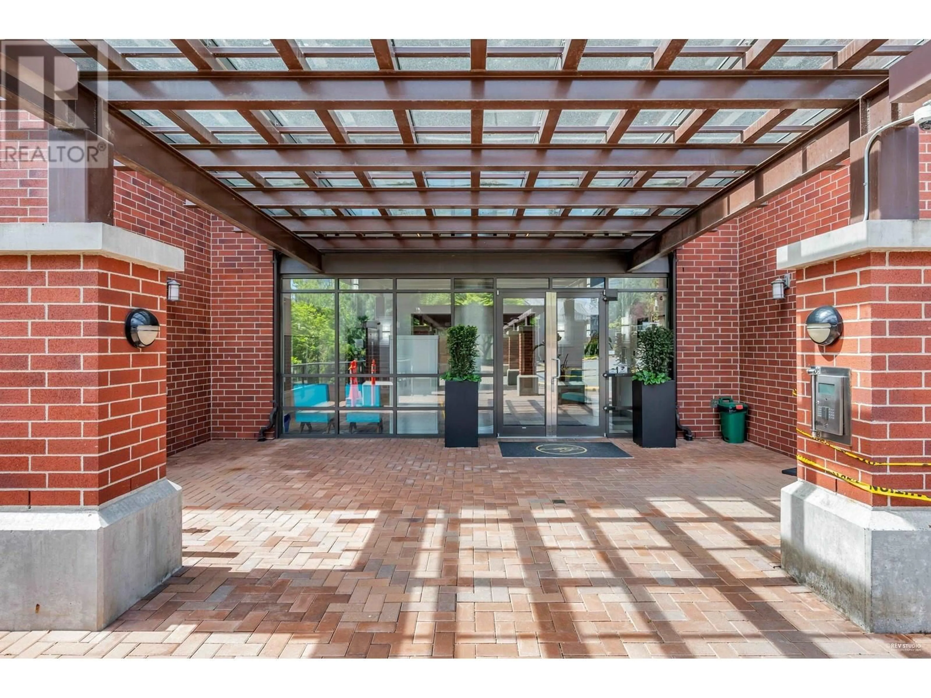 Indoor foyer for 1601 - 4132 HALIFAX STREET, Burnaby British Columbia V5C6V1