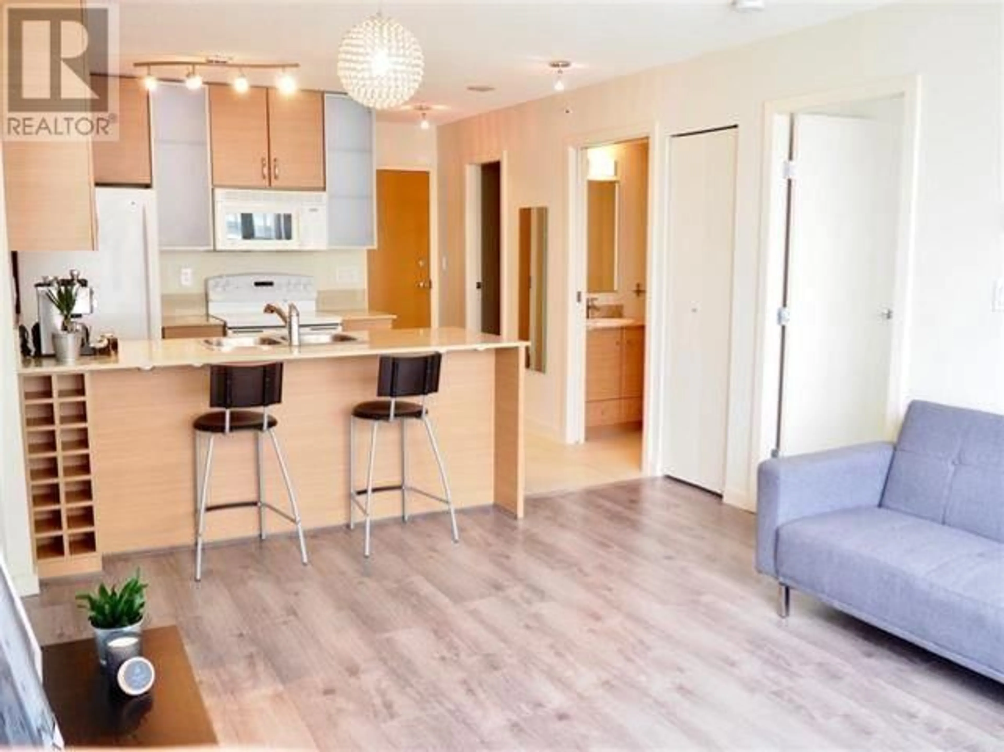 Open concept kitchen, wood/laminate floor for 1804 - 977 MAINLAND STREET, Vancouver British Columbia V6B1T2
