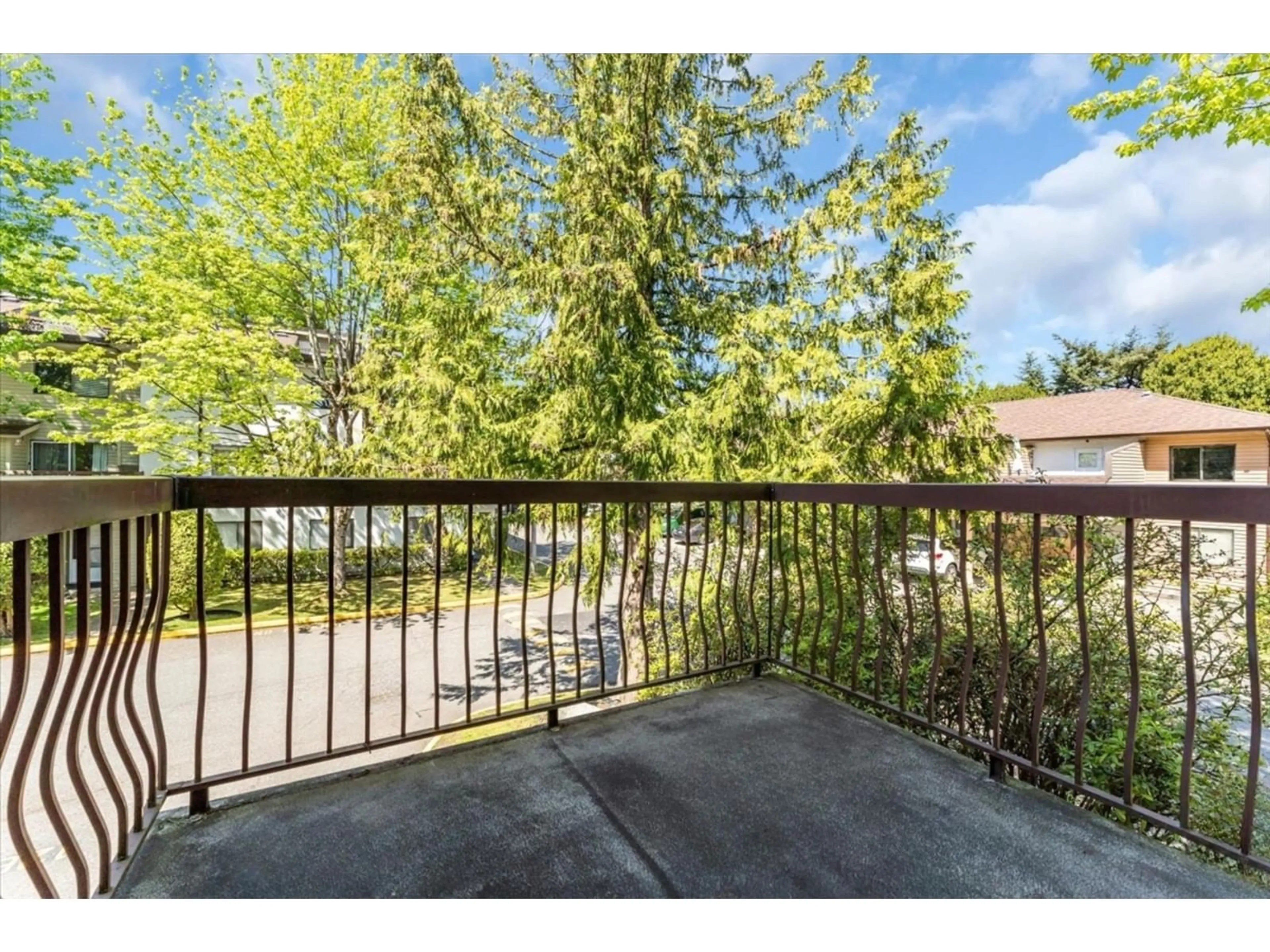 Patio, water/lake/river/ocean view for 201 - 13316 71B, Surrey British Columbia V3W7Z4