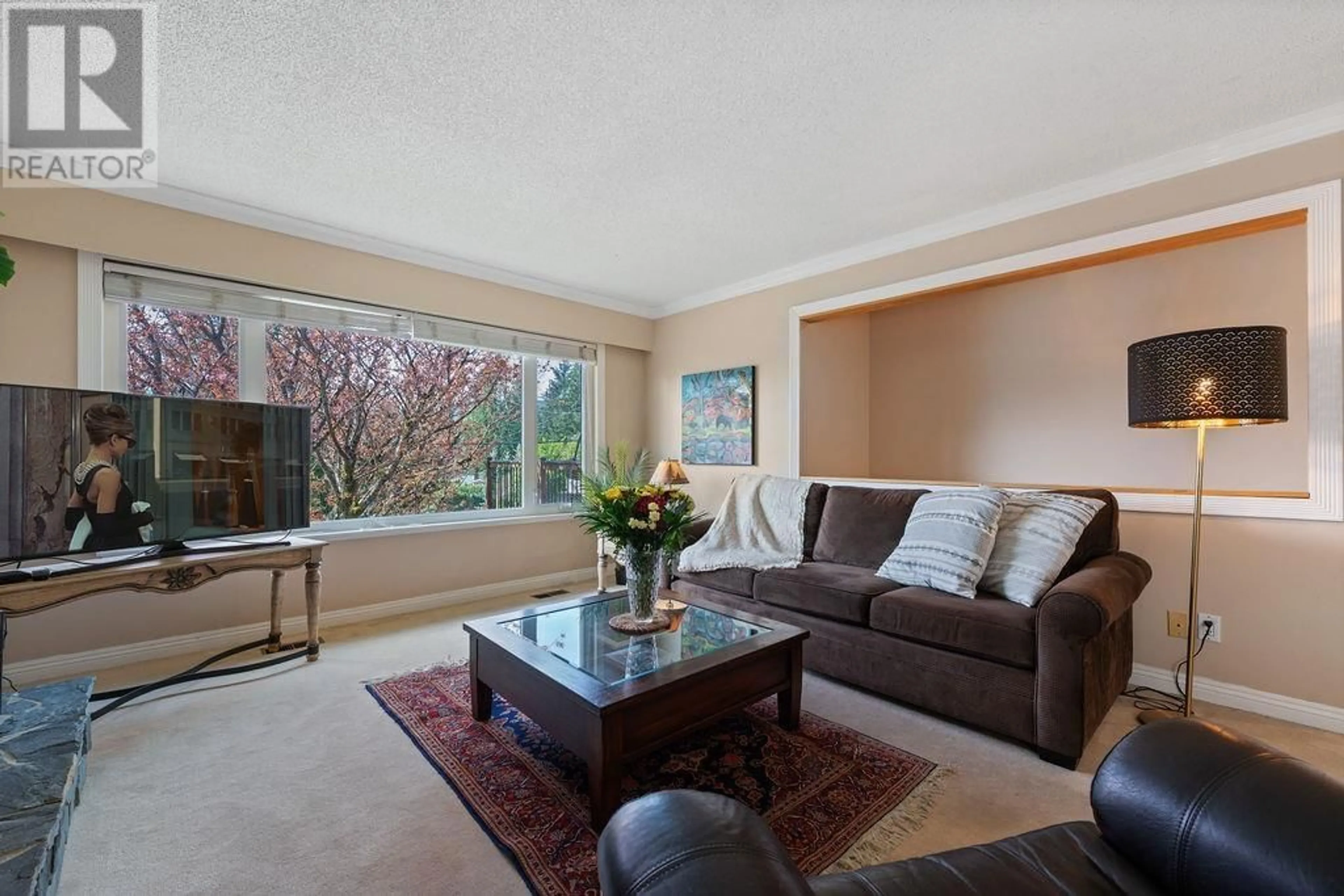 Living room with furniture, unknown for 3300 MAHON AVENUE, North Vancouver British Columbia V7N3T5