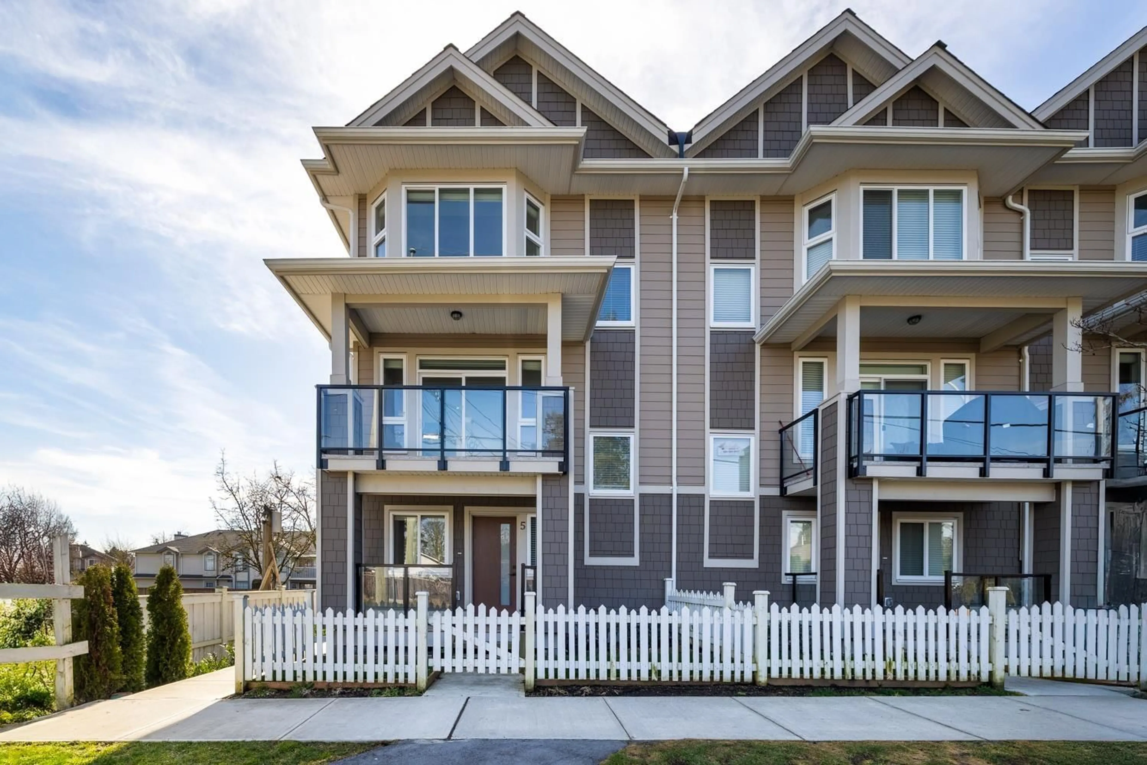 Home with vinyl exterior material, unknown for 5 - 5780 174, Surrey British Columbia V3S7K3