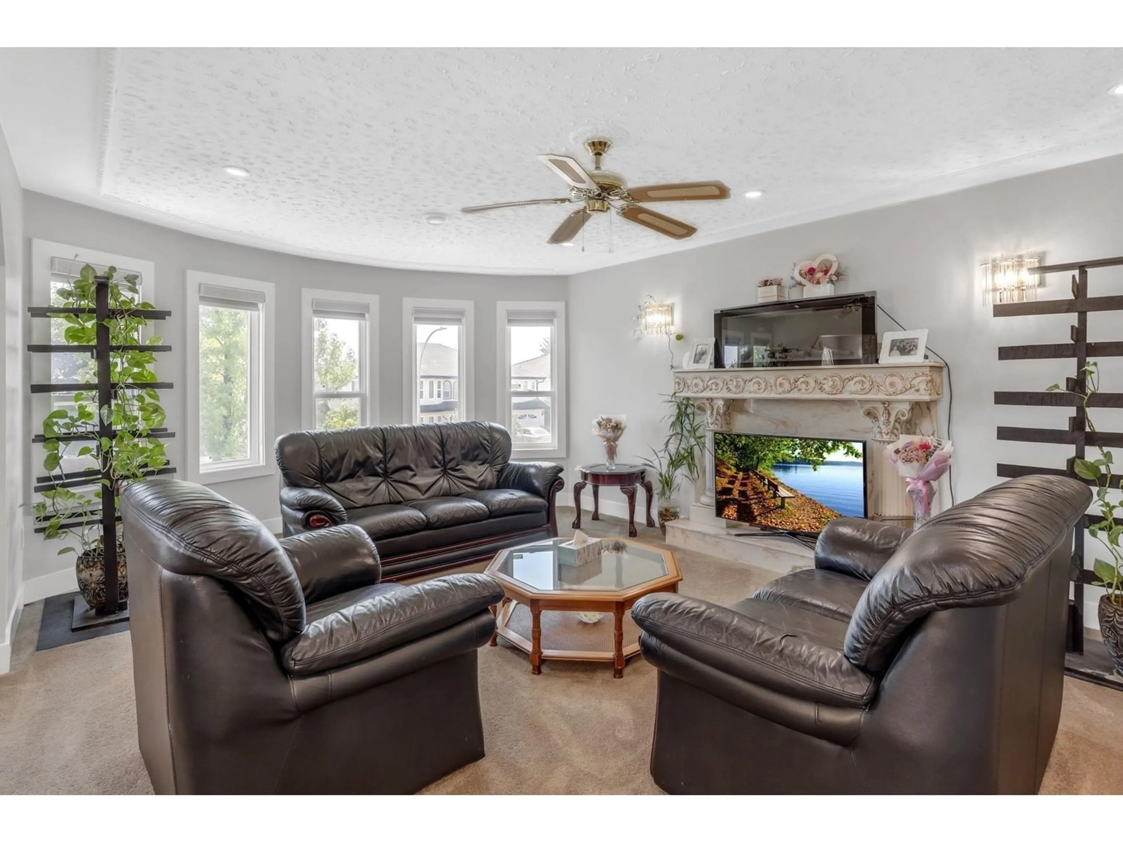 Living room with furniture, unknown for 12481 75A, Surrey British Columbia V3W0M3