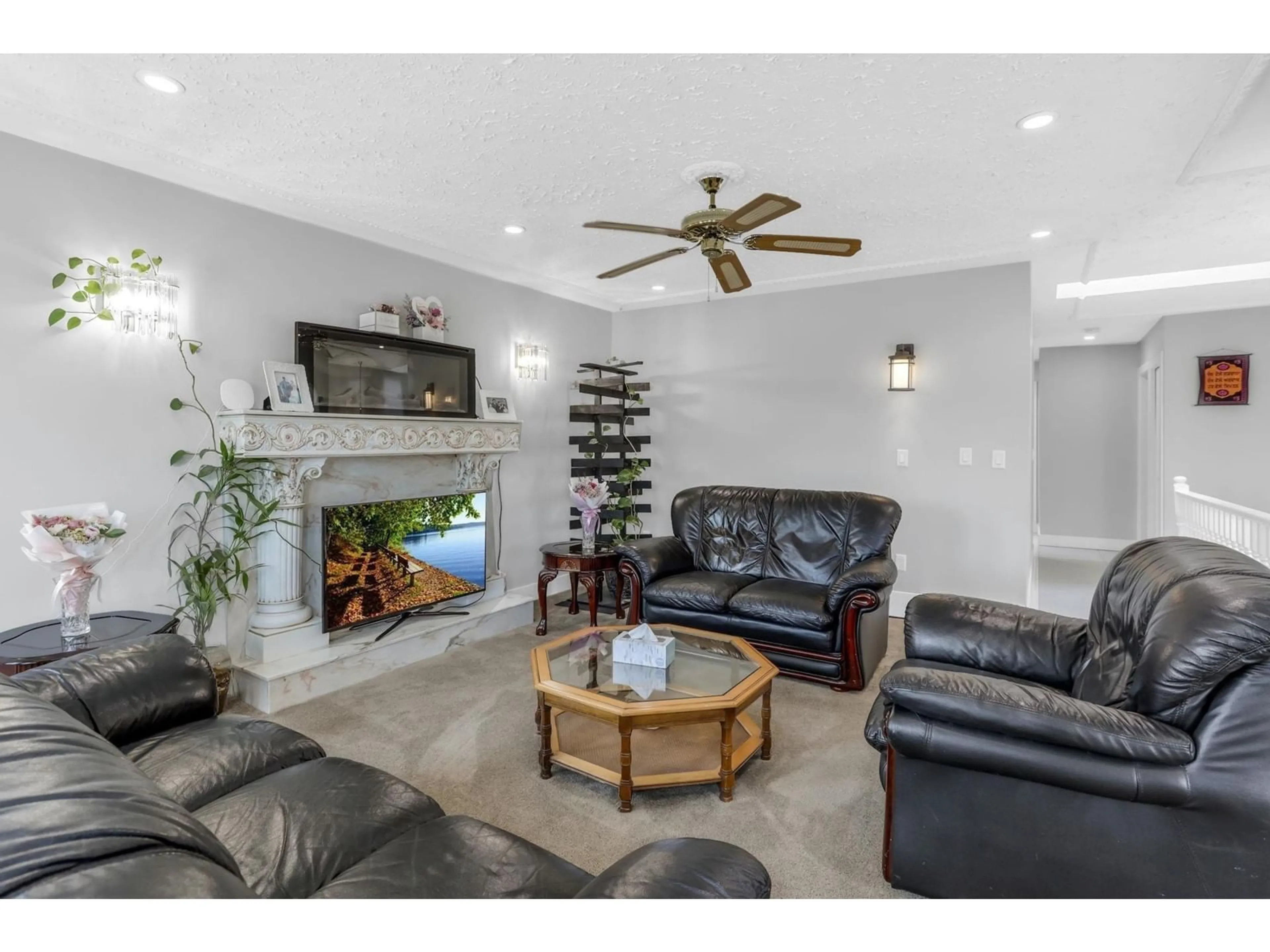 Living room with furniture, unknown for 12481 75A, Surrey British Columbia V3W0M3