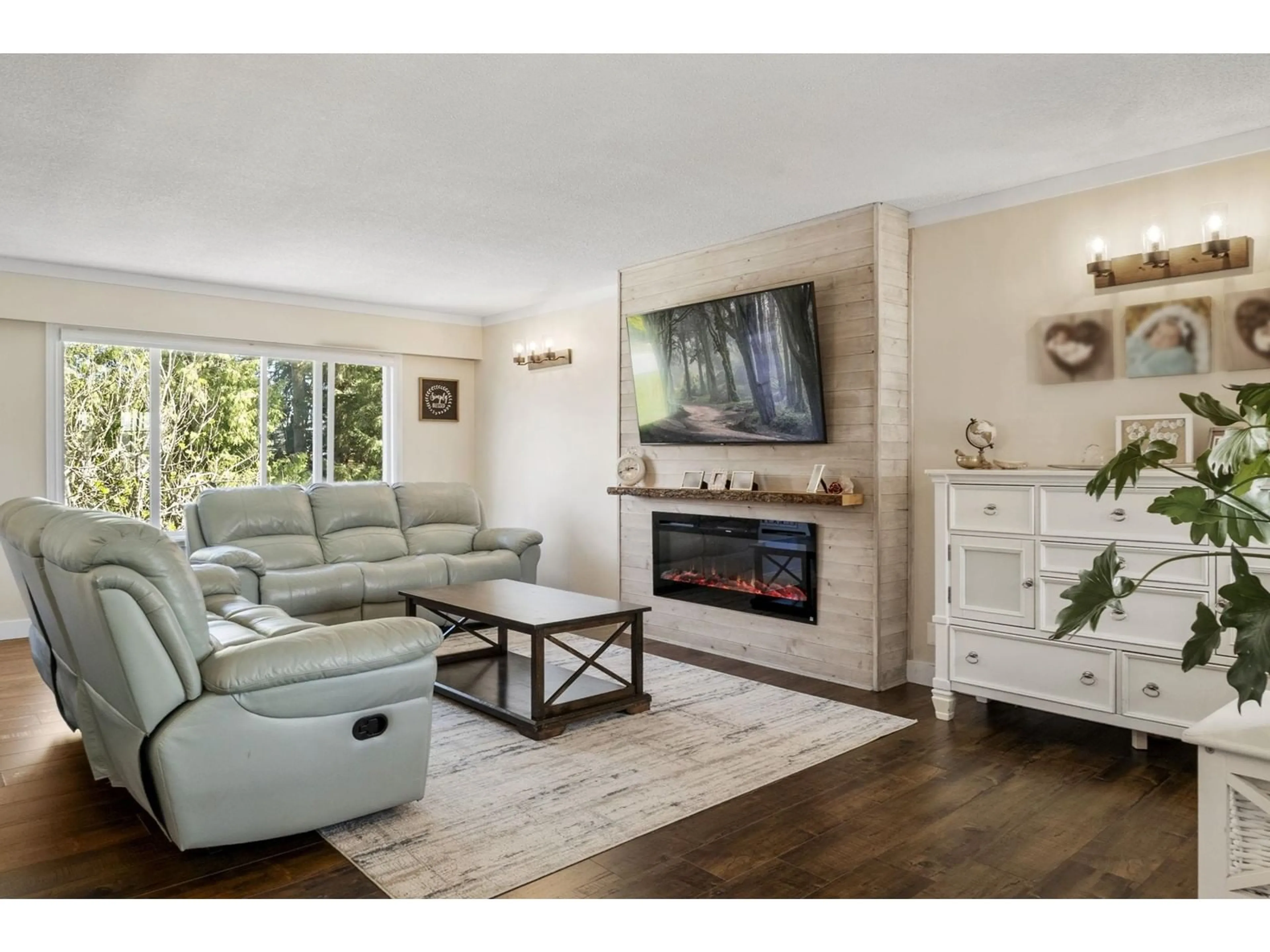 Living room with furniture, unknown for 8645 114A, Delta British Columbia V4C5L9