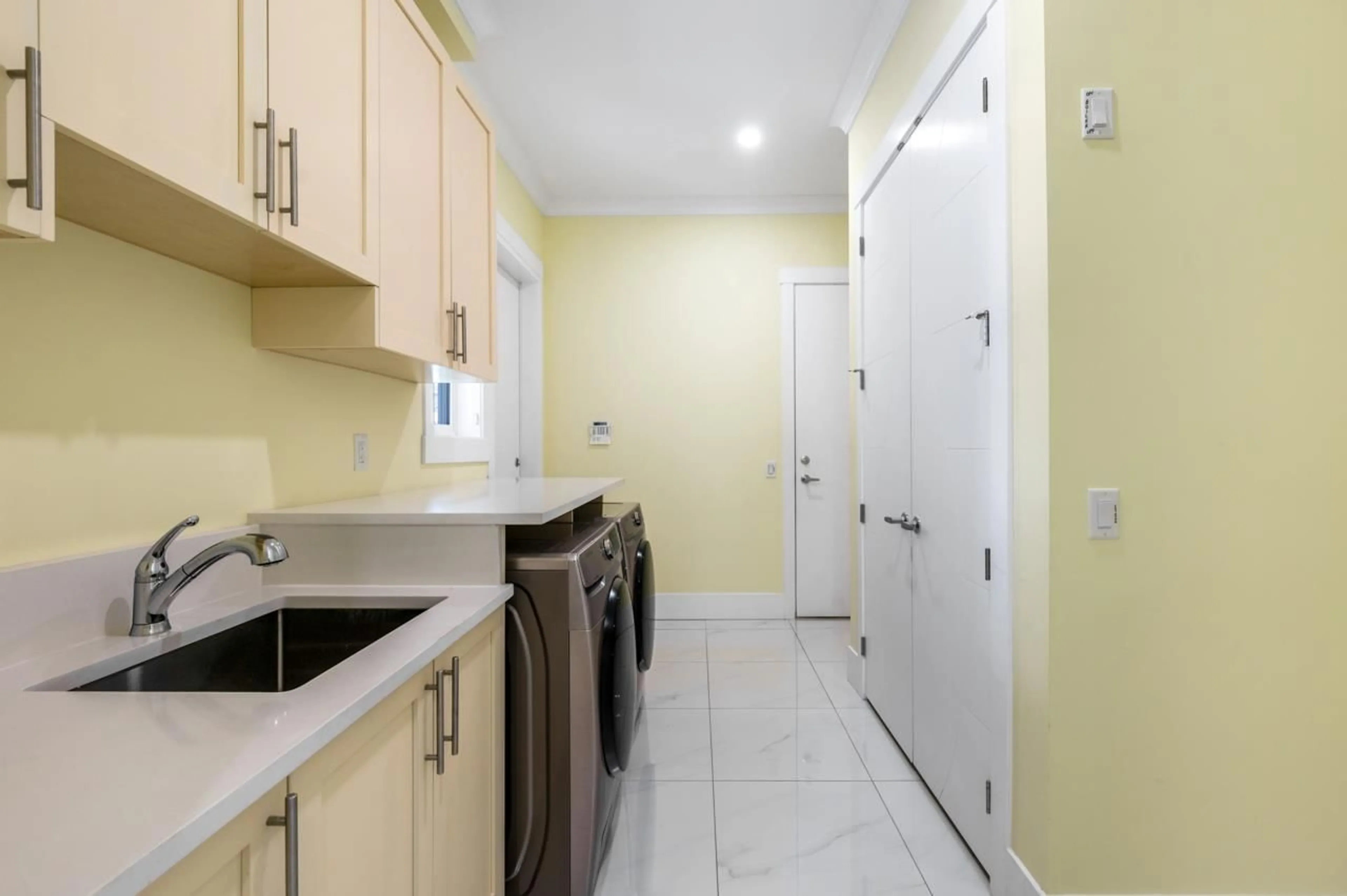 Laundry room for 6711 123A, Surrey British Columbia V3W0Z1