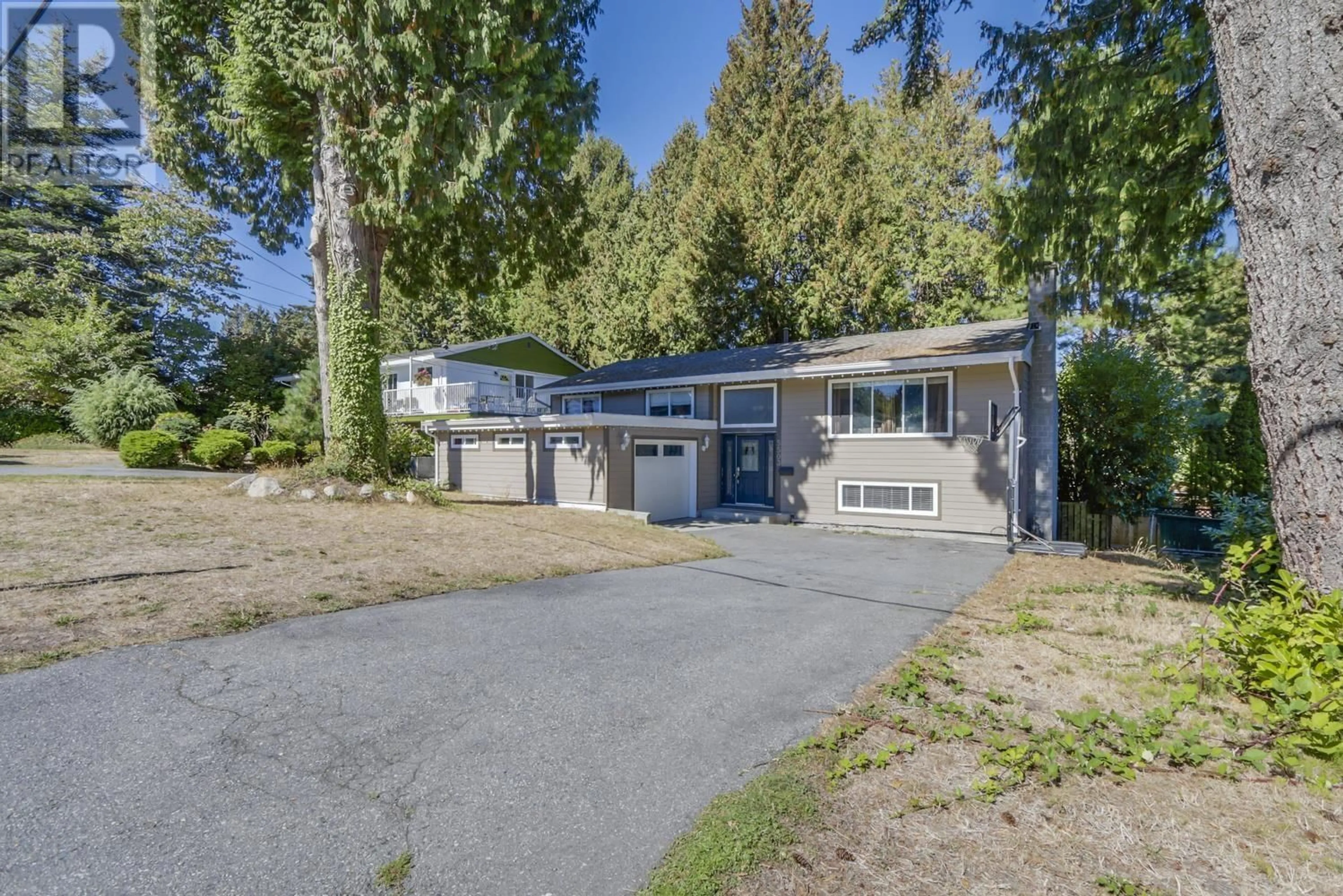 A pic from outside/outdoor area/front of a property/back of a property/a pic from drone, street for 5503 15B AVENUE, Delta British Columbia V4M2G8
