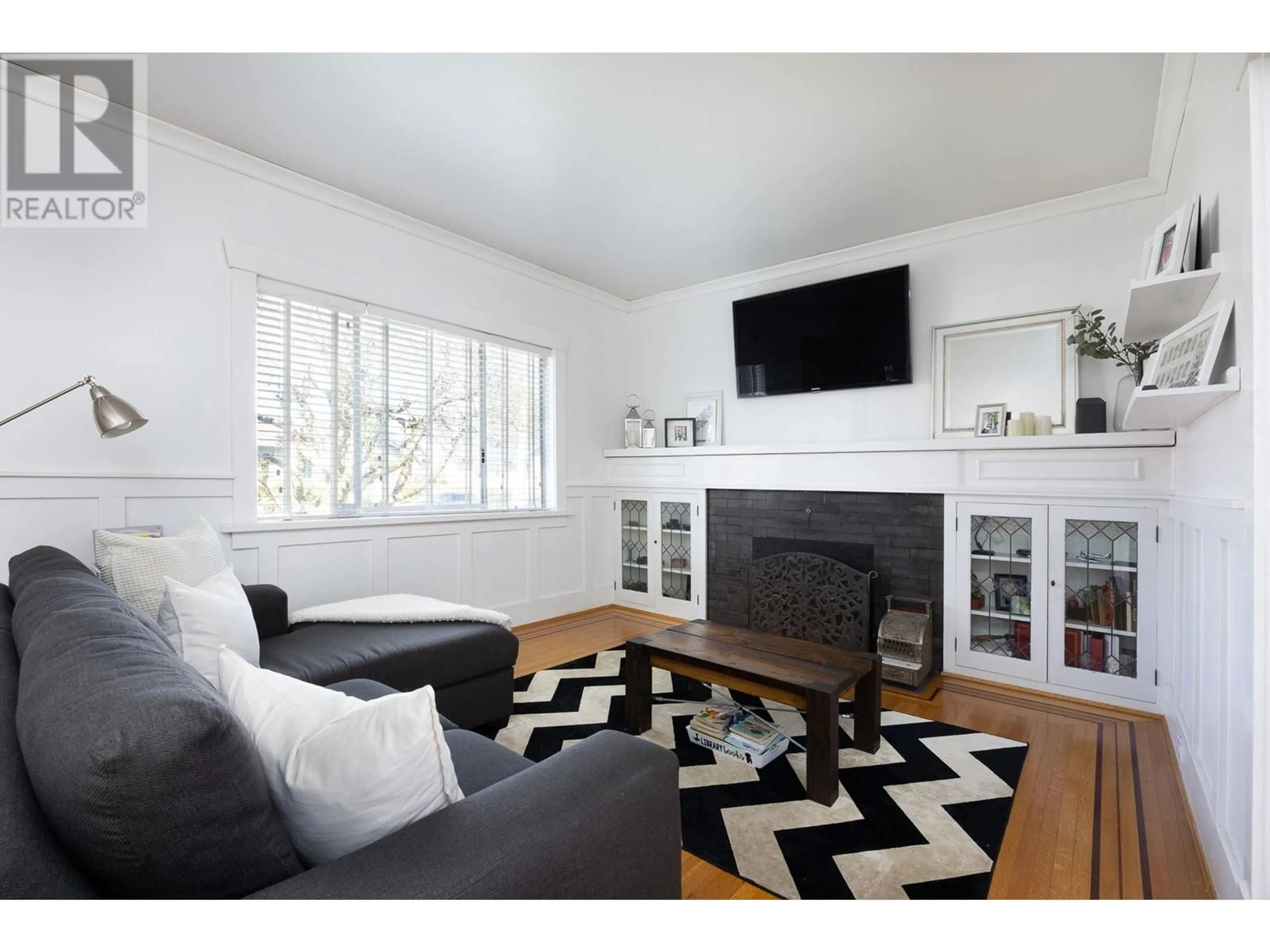 Living room with furniture, unknown for 1122 LONDON STREET, New Westminster British Columbia V3M3C1