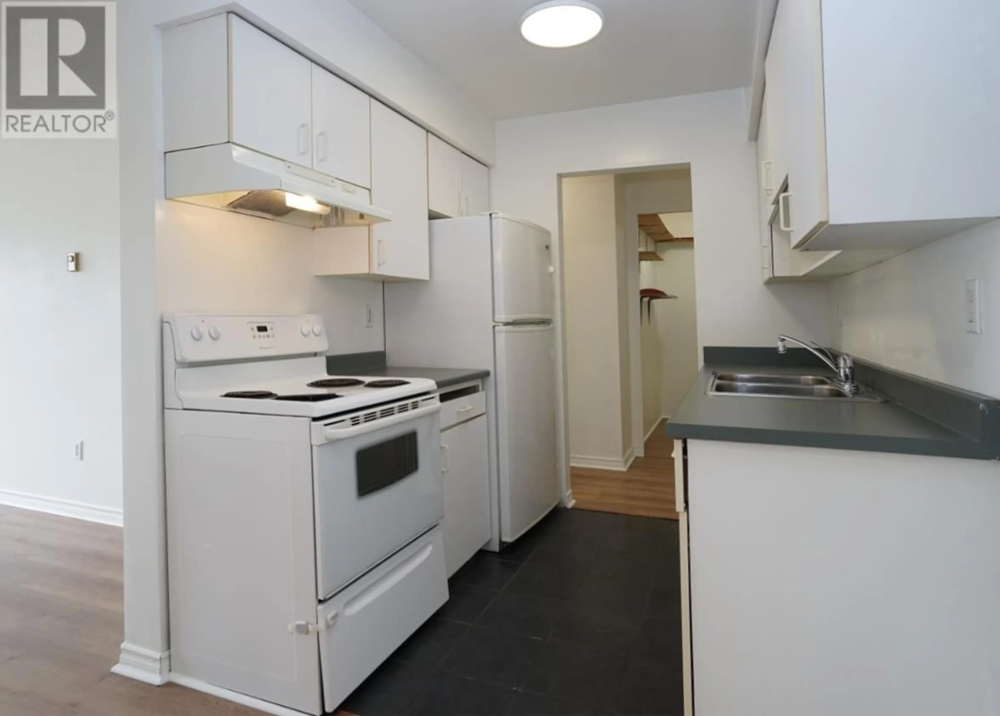 Standard kitchen, unknown for 305 - 550 ROYAL AVENUE, New Westminster British Columbia V3L5H9