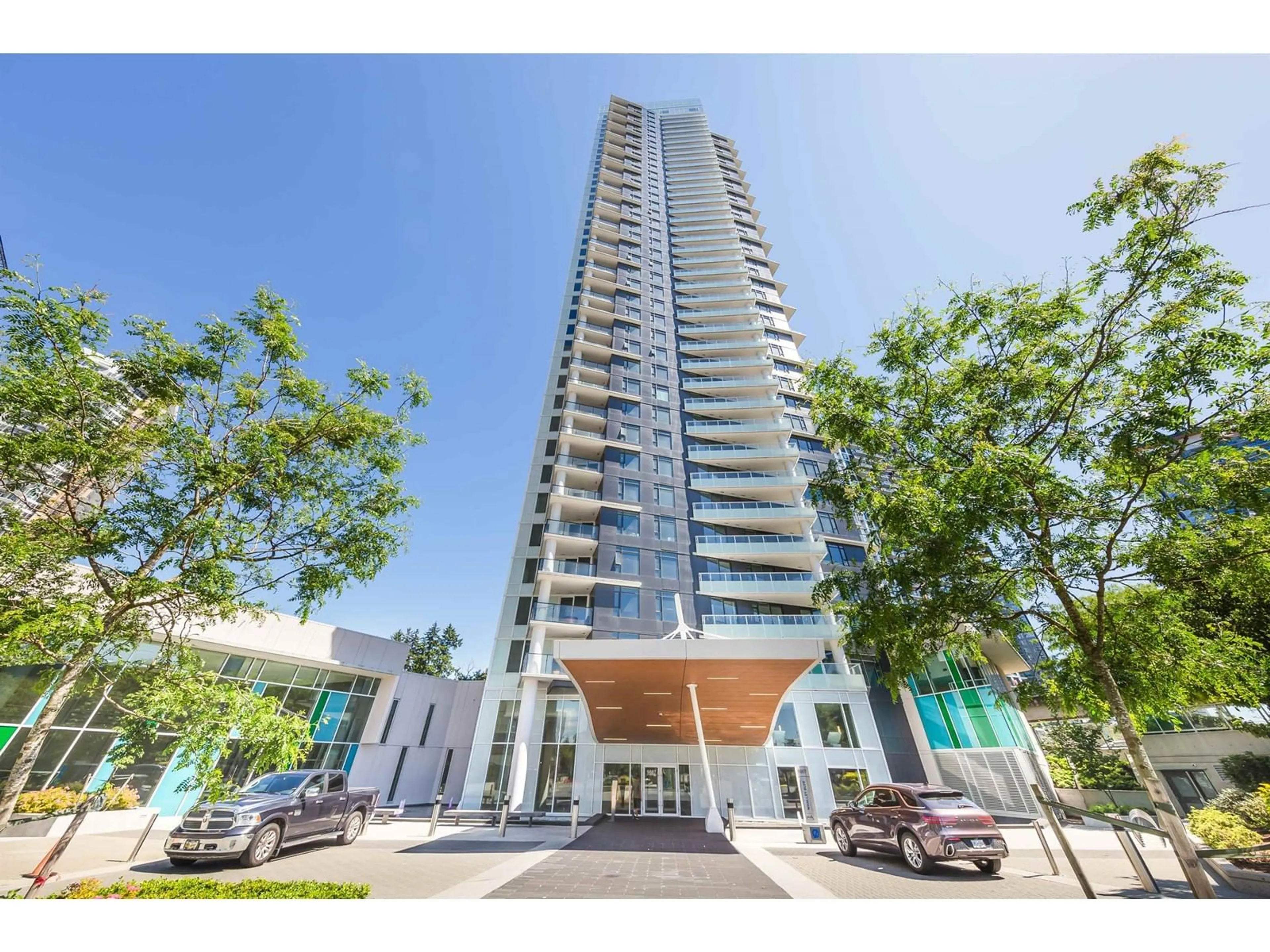 Indoor foyer for 407 - 9887 WHALLEY, Surrey British Columbia V3T0P4