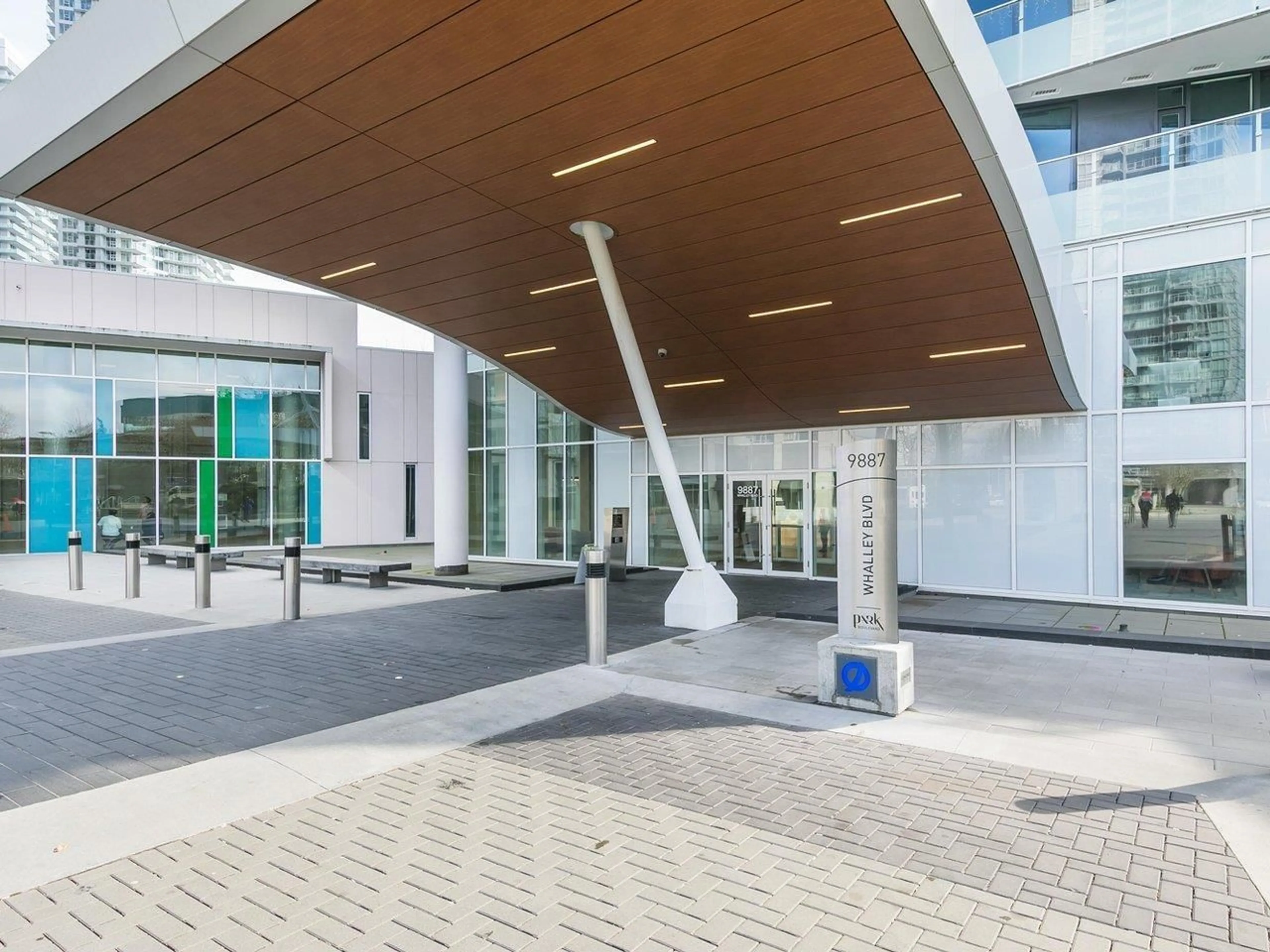 Indoor foyer for 407 - 9887 WHALLEY, Surrey British Columbia V3T0P4