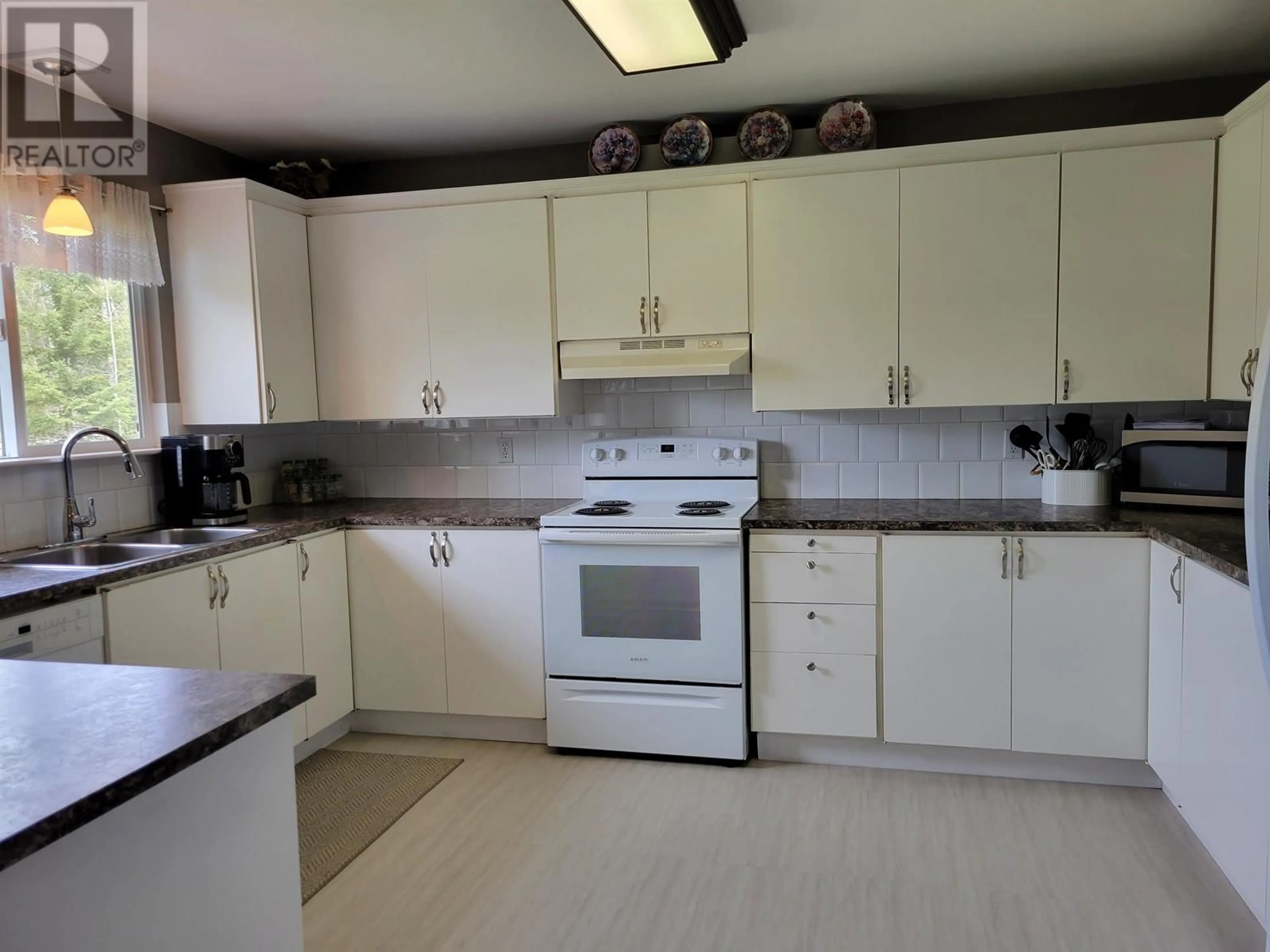 Standard kitchen, unknown for 834 DERKSEN ROAD, Vanderhoof British Columbia V0J3A0