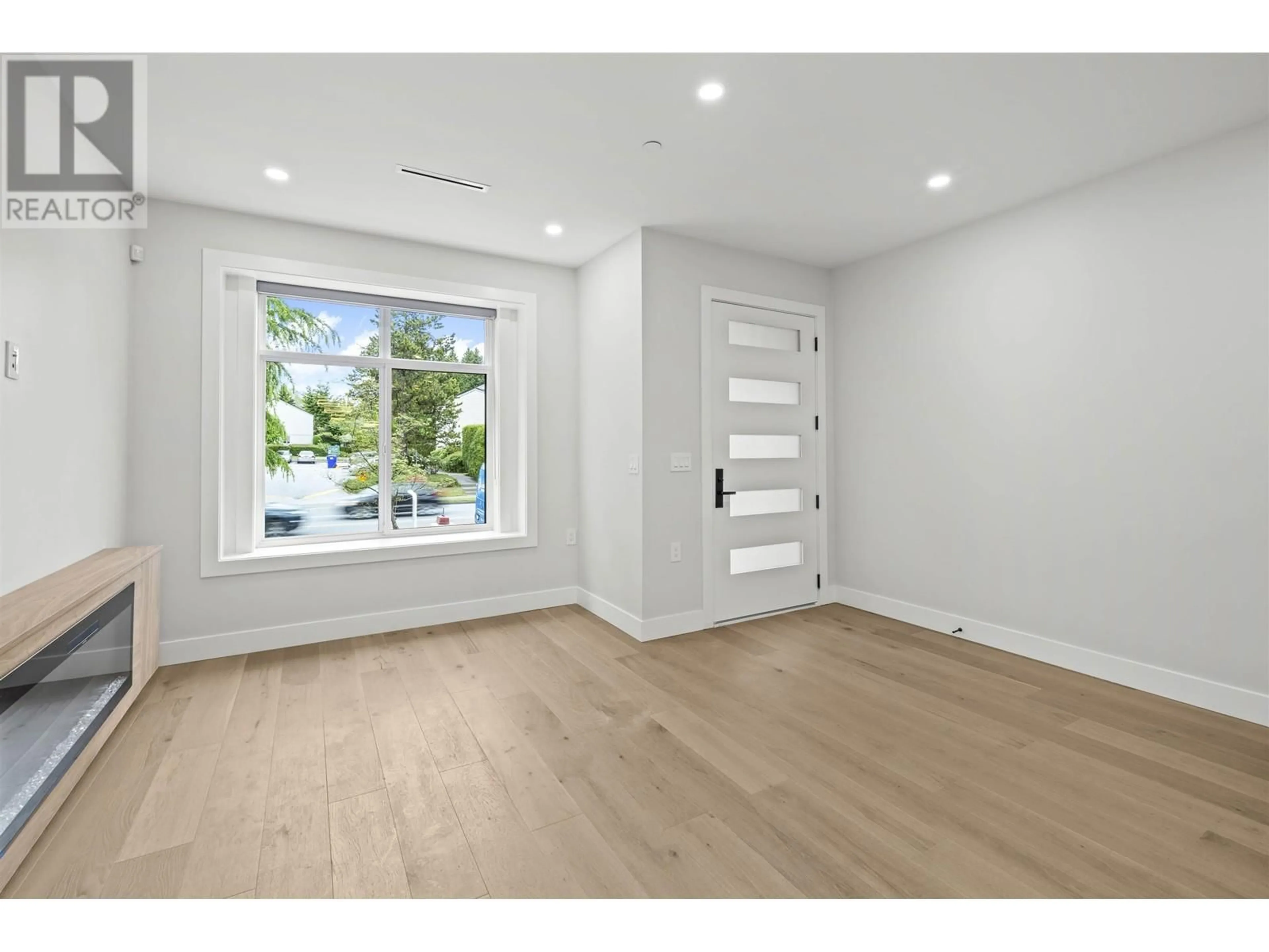 Indoor entryway for 3496 49TH AVENUE, Vancouver British Columbia V5S1M2