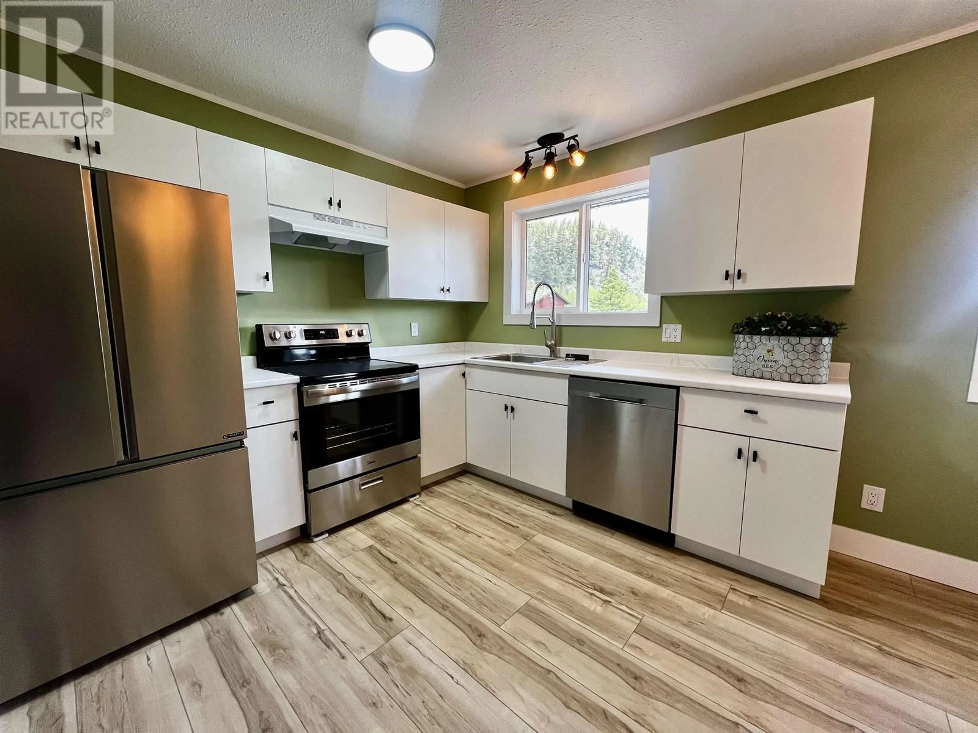 Standard kitchen, unknown for 150 MURRAY STREET, Fraser Lake British Columbia V0J1S0