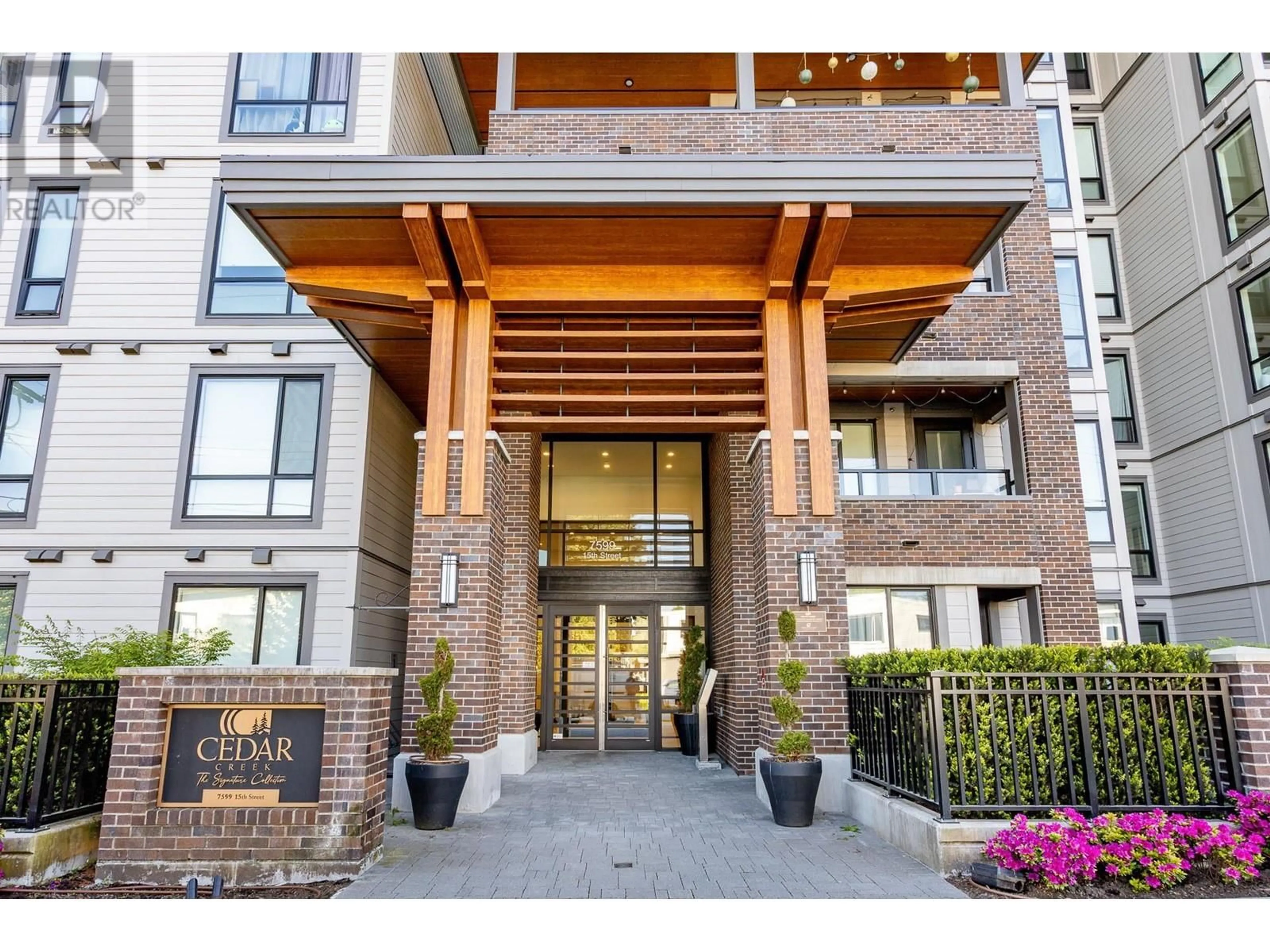 Indoor foyer for 321 - 7599 15TH STREET, Burnaby British Columbia V3N0H9
