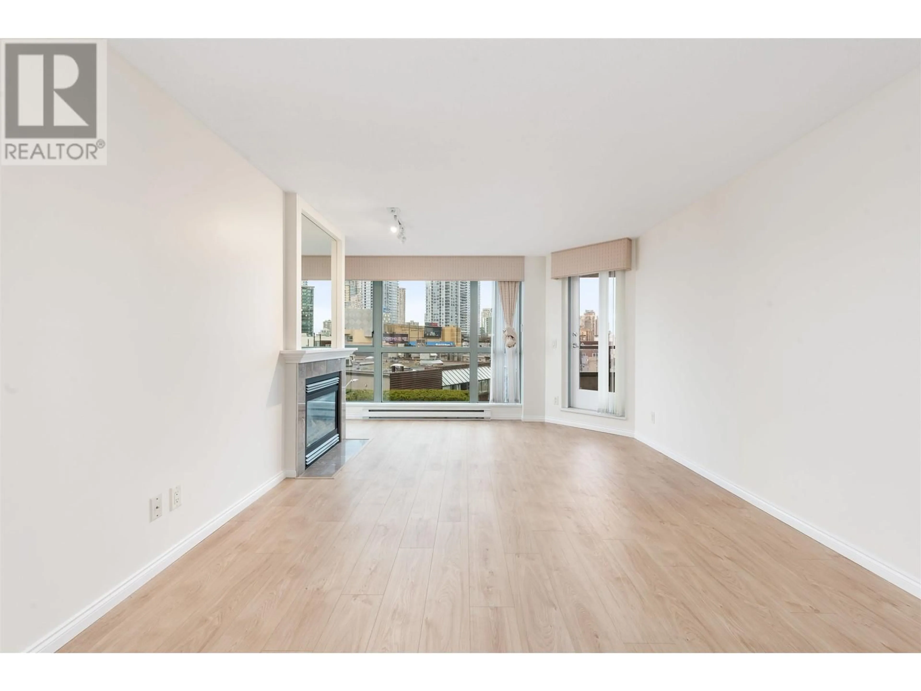 Unknown for 305 - 4788 HAZEL STREET, Burnaby British Columbia V5H4V9