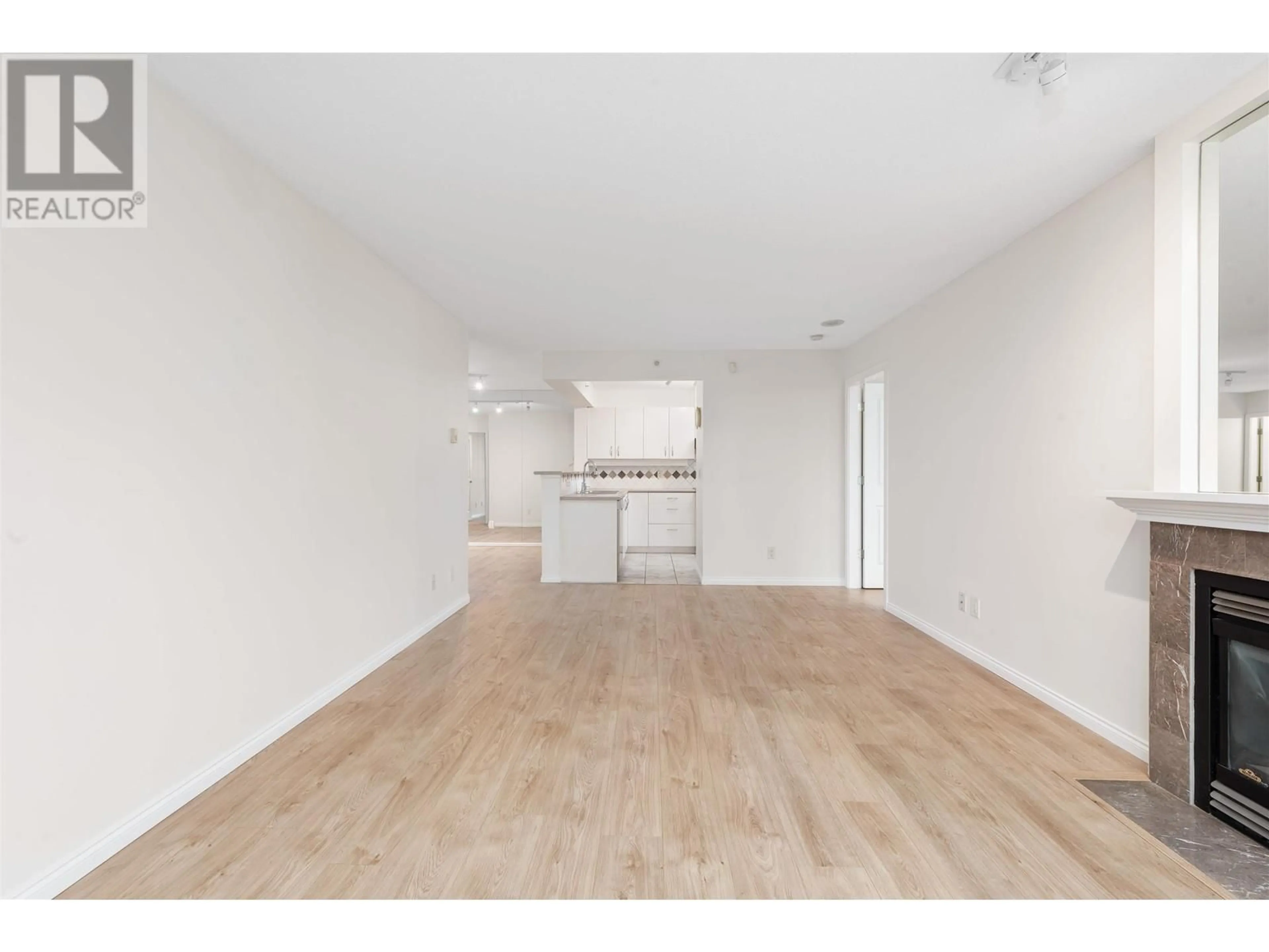 A pic of a room for 305 - 4788 HAZEL STREET, Burnaby British Columbia V5H4V9
