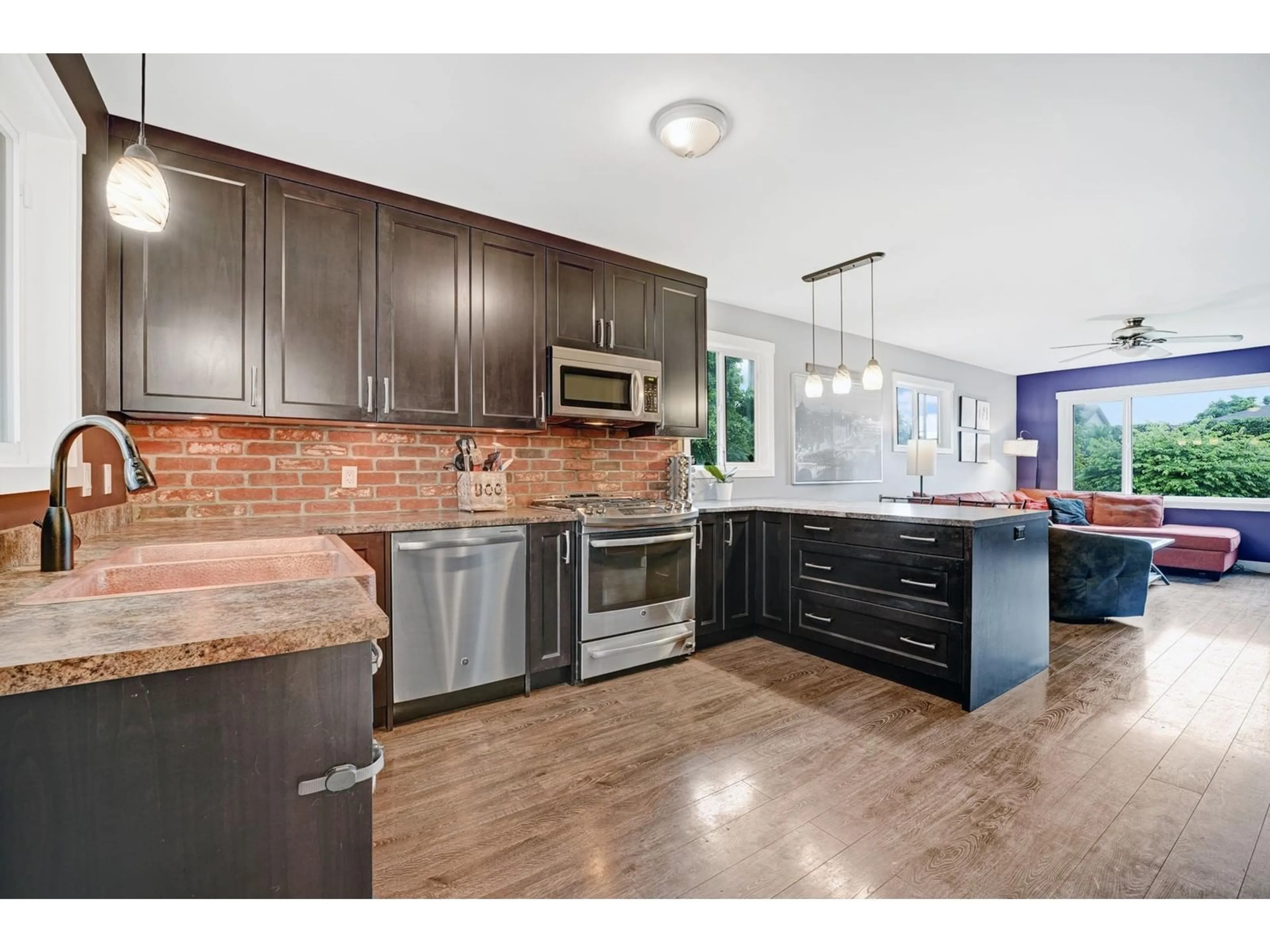 Open concept kitchen, unknown for 32921 6, Mission British Columbia V6V1Z3