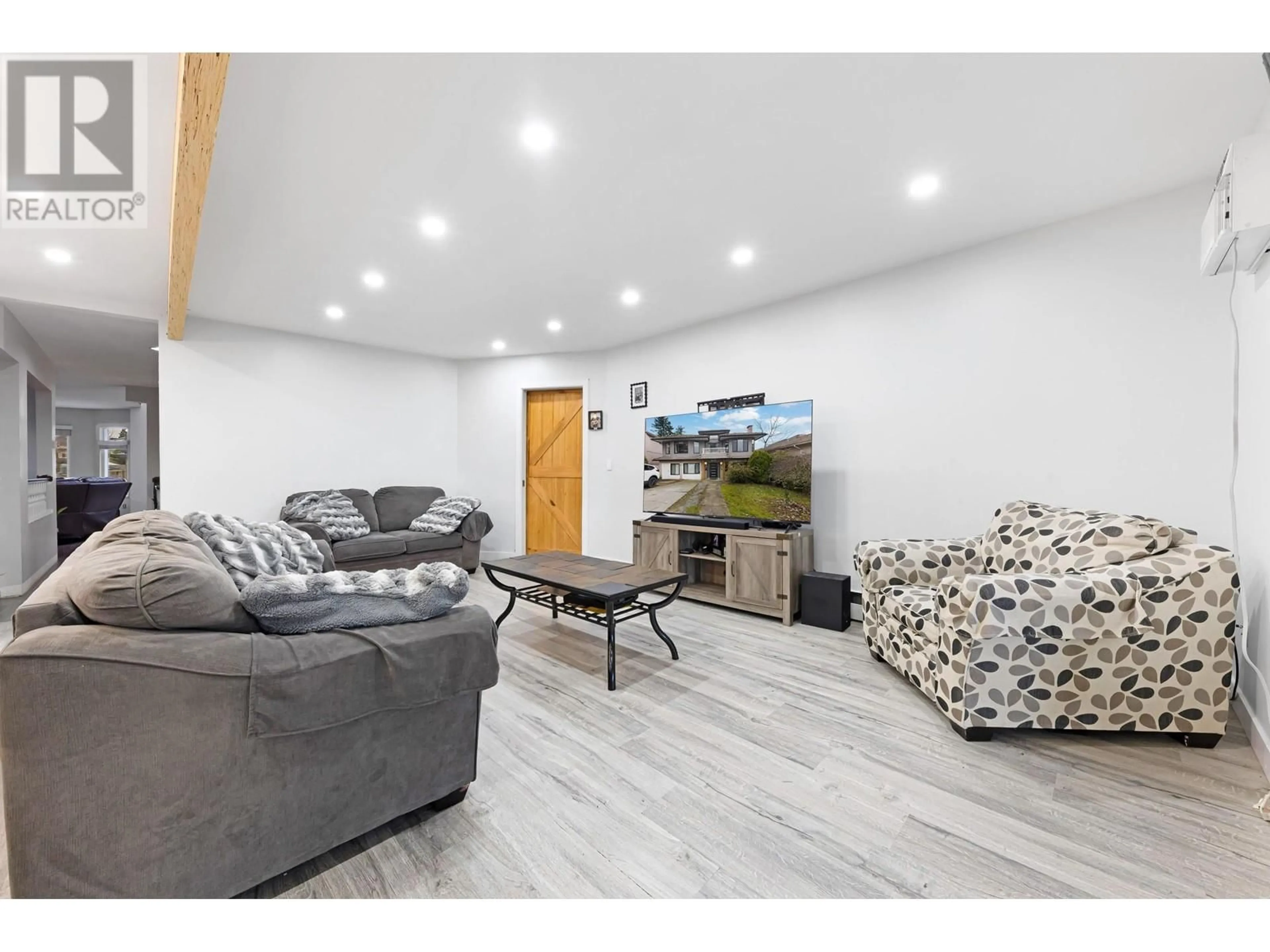 Living room with furniture, wood/laminate floor for 5649 LAUREL STREET, Burnaby British Columbia V5G1N4