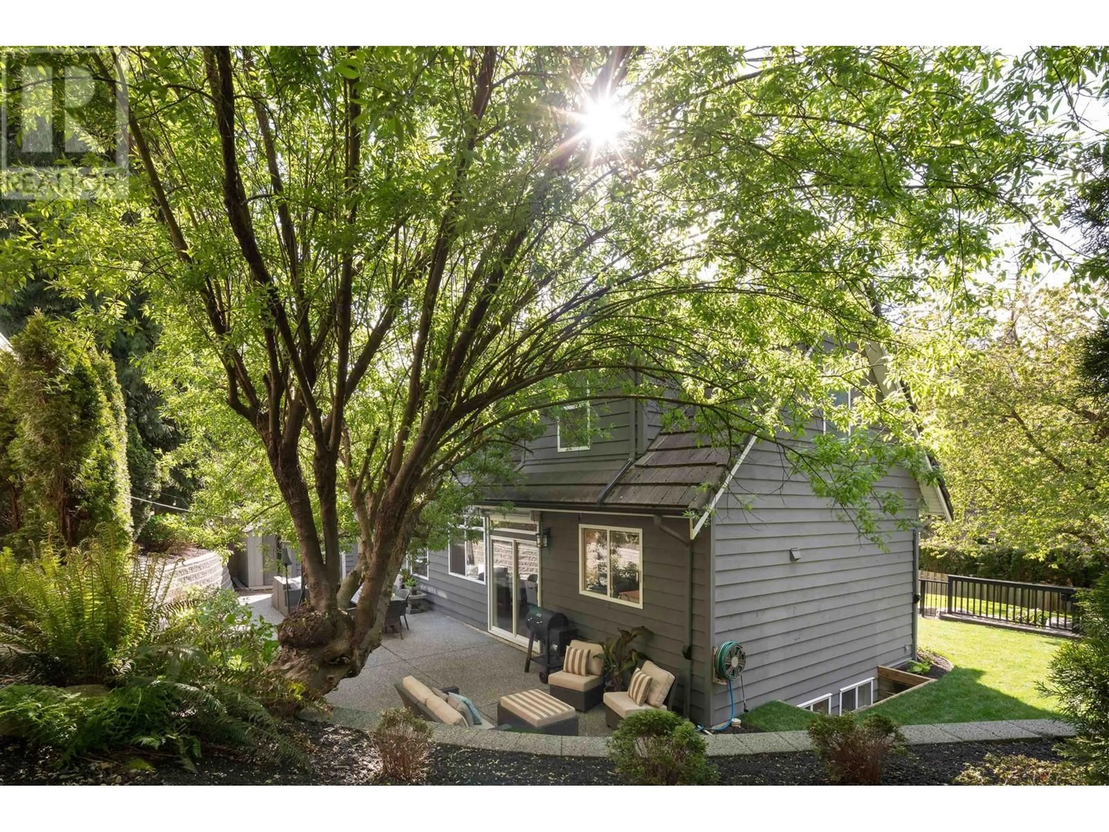 A pic from outside/outdoor area/front of a property/back of a property/a pic from drone, unknown for 2366 SUNNYSIDE ROAD, Anmore British Columbia V3H4Y5