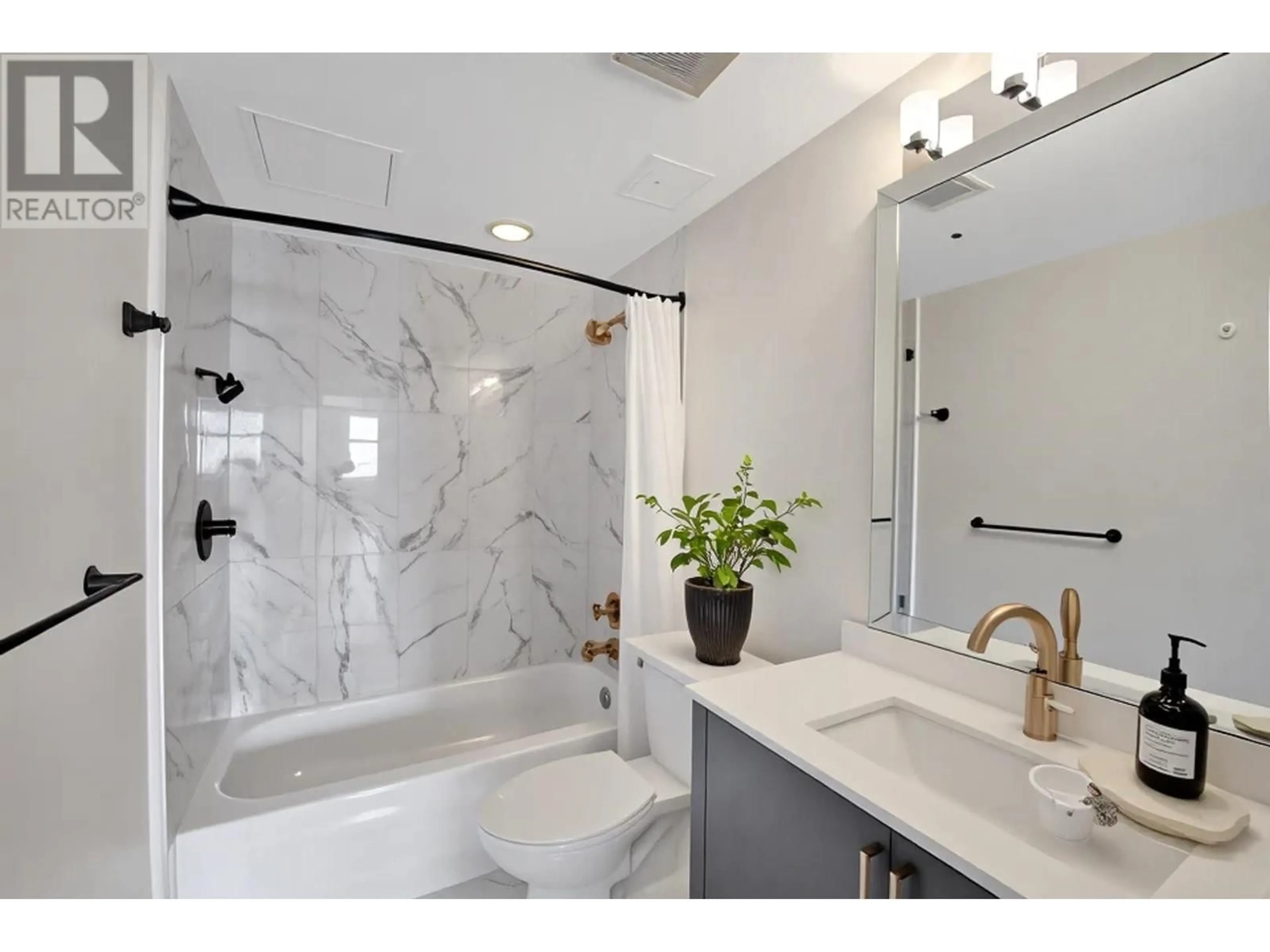 Contemporary bathroom, ceramic/tile floor for 701 - 233 ABBOTT STREET, Vancouver British Columbia V5W1P9