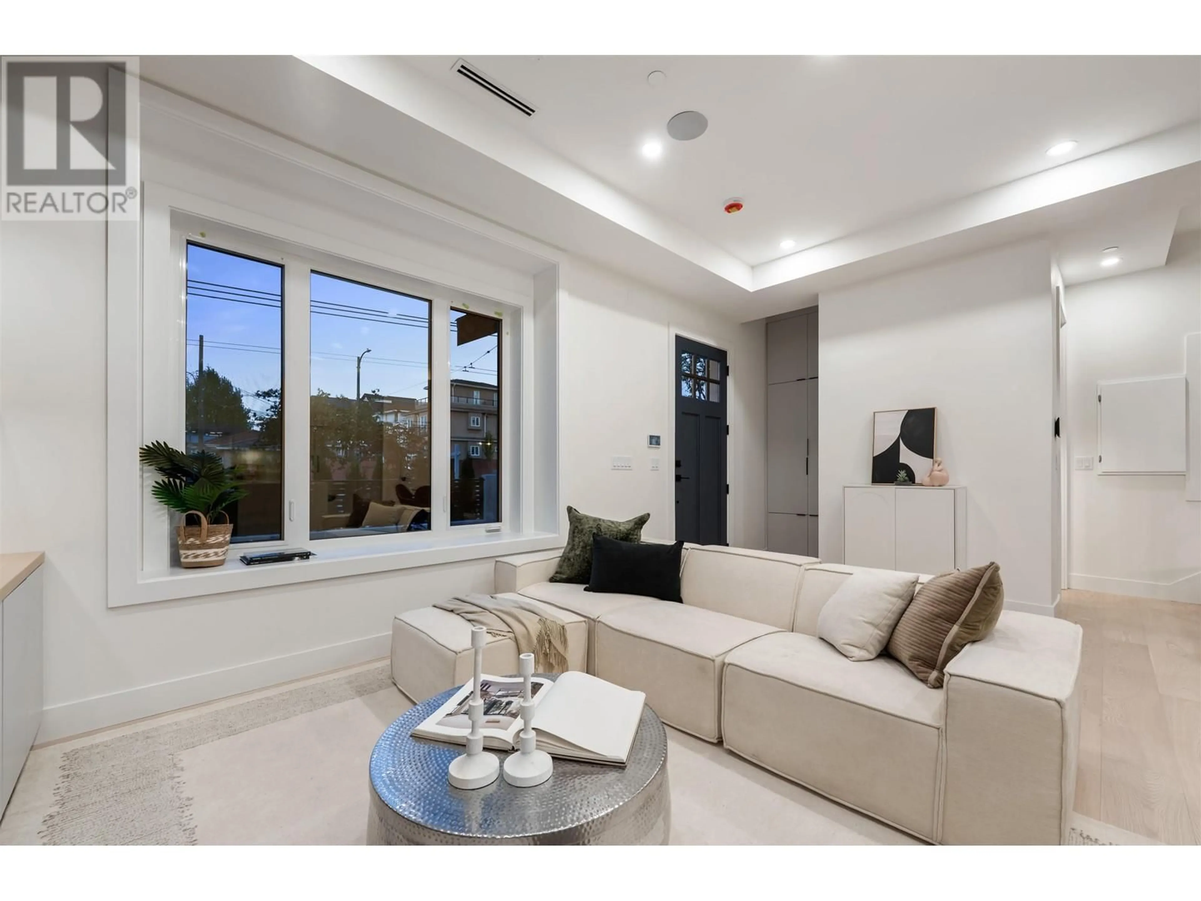 Living room with furniture, ceramic/tile floor for 1 - 1259 RENFREW STREET, Vancouver British Columbia V5K4C2