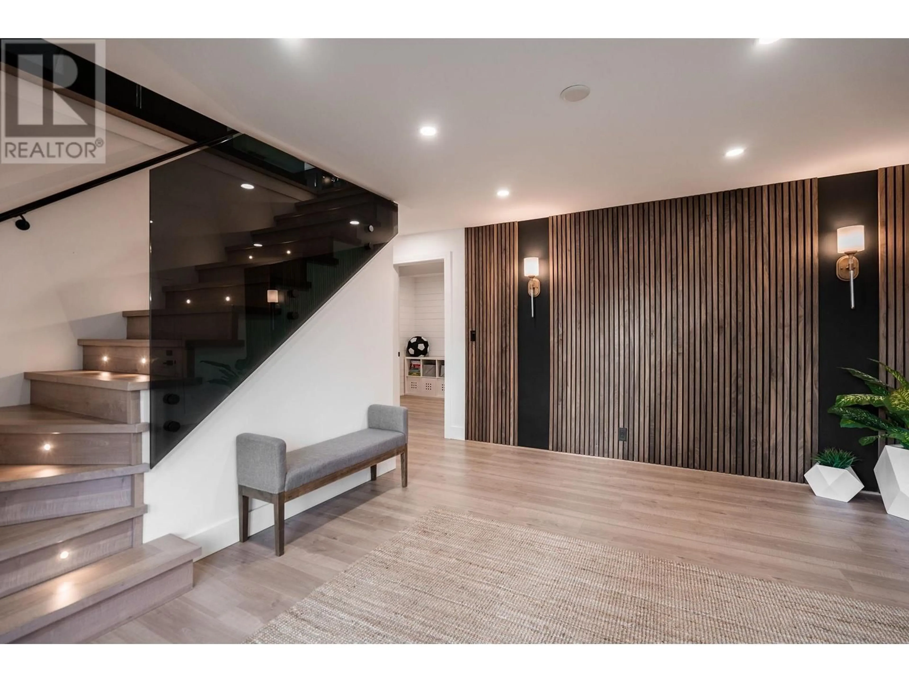 Indoor entryway for 640 FORESS DRIVE, Port Moody British Columbia V3H1J2
