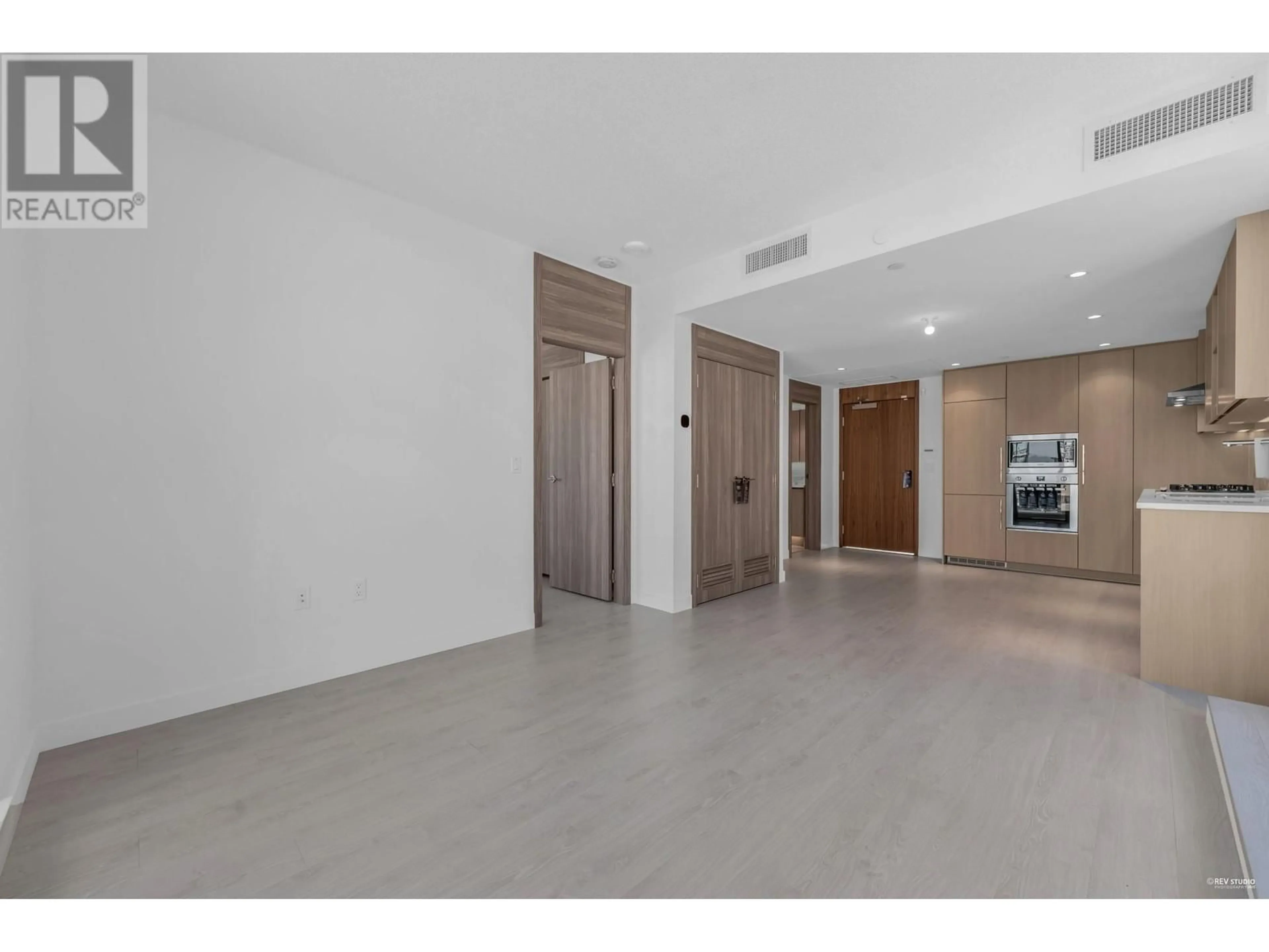 Indoor foyer for 1231 - 3328 NO. 3 ROAD, Richmond British Columbia V6X0X1