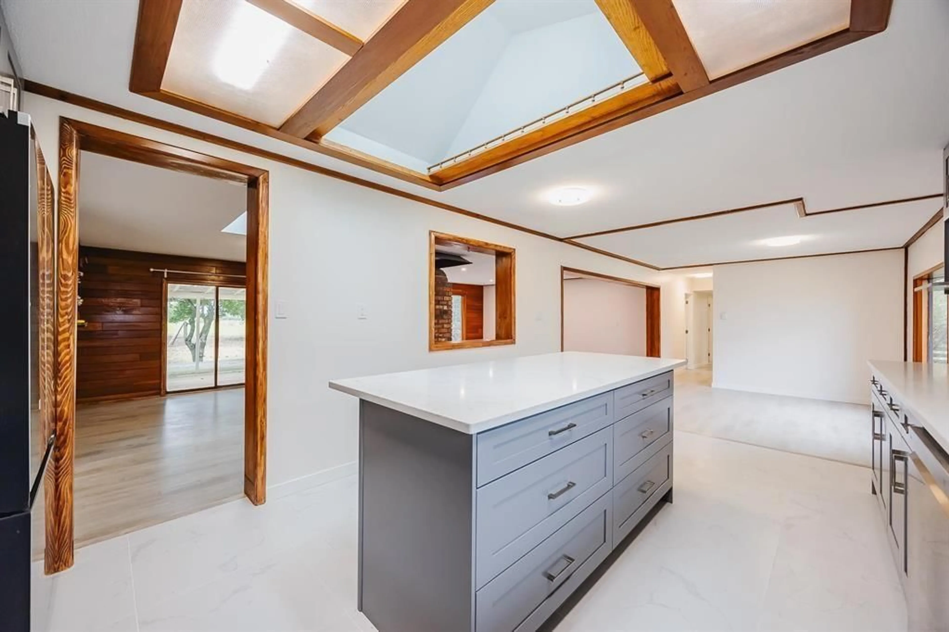 Open concept kitchen, unknown for 38531 OLD YALE, Abbotsford British Columbia V3G1X4
