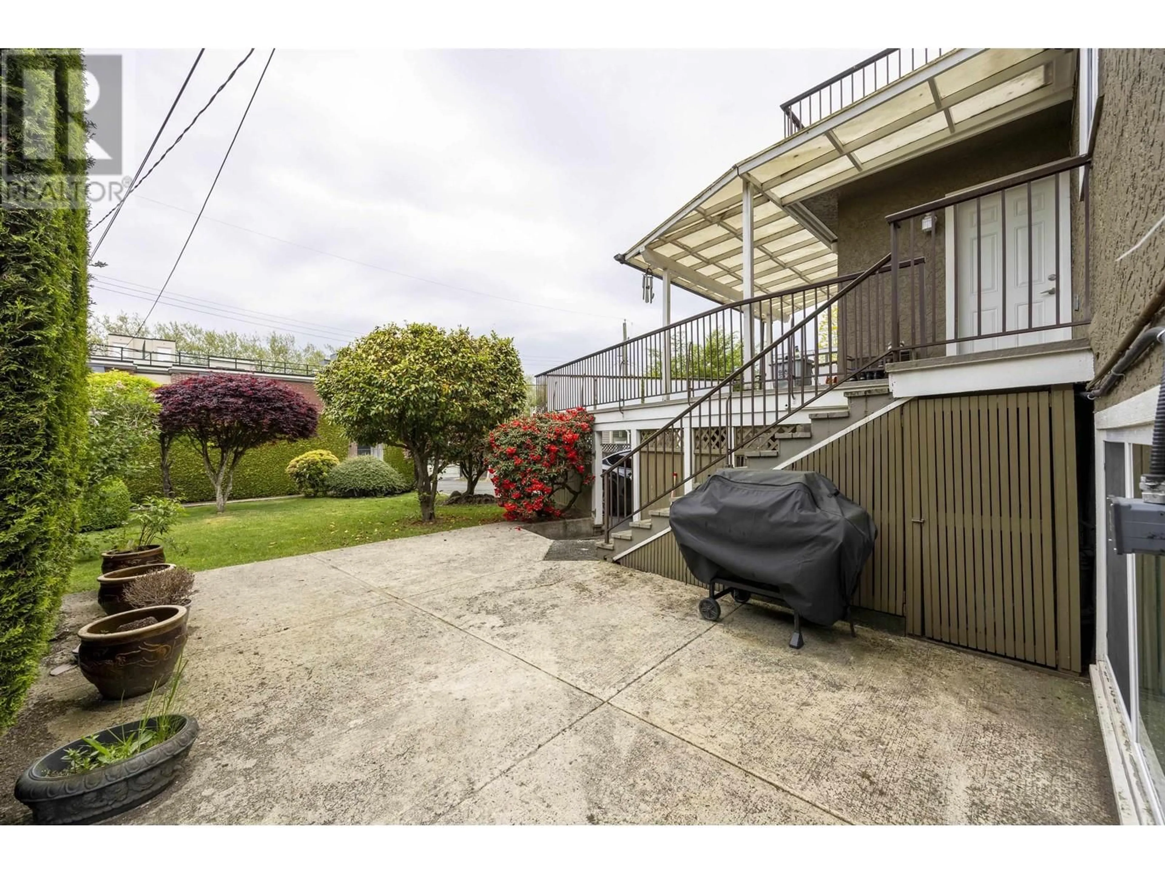 Patio, street for 915 33RD AVENUE, Vancouver British Columbia V5Z2K6