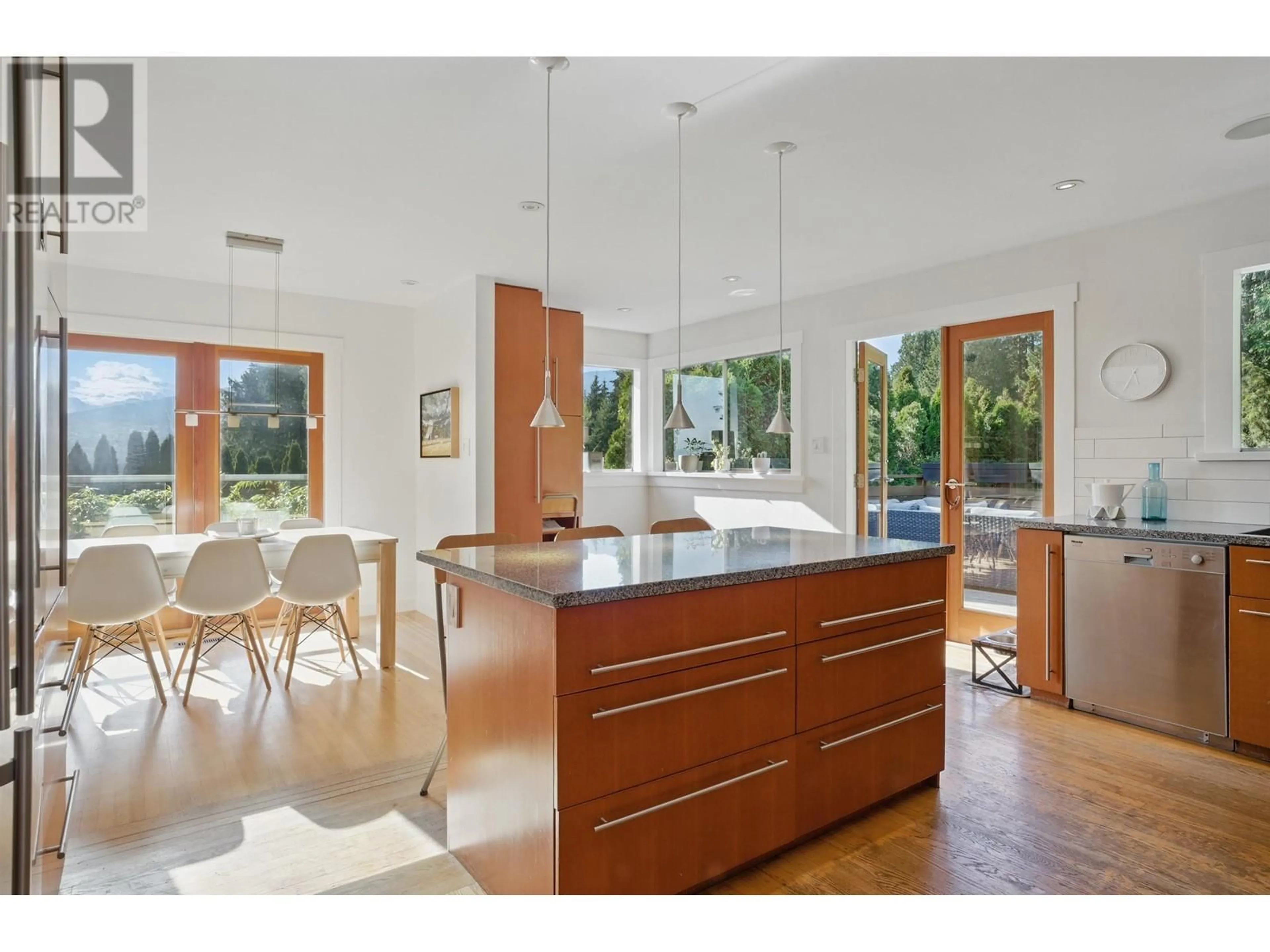 Open concept kitchen, unknown for 806 CLEMENTS AVENUE, North Vancouver British Columbia V7R2K7