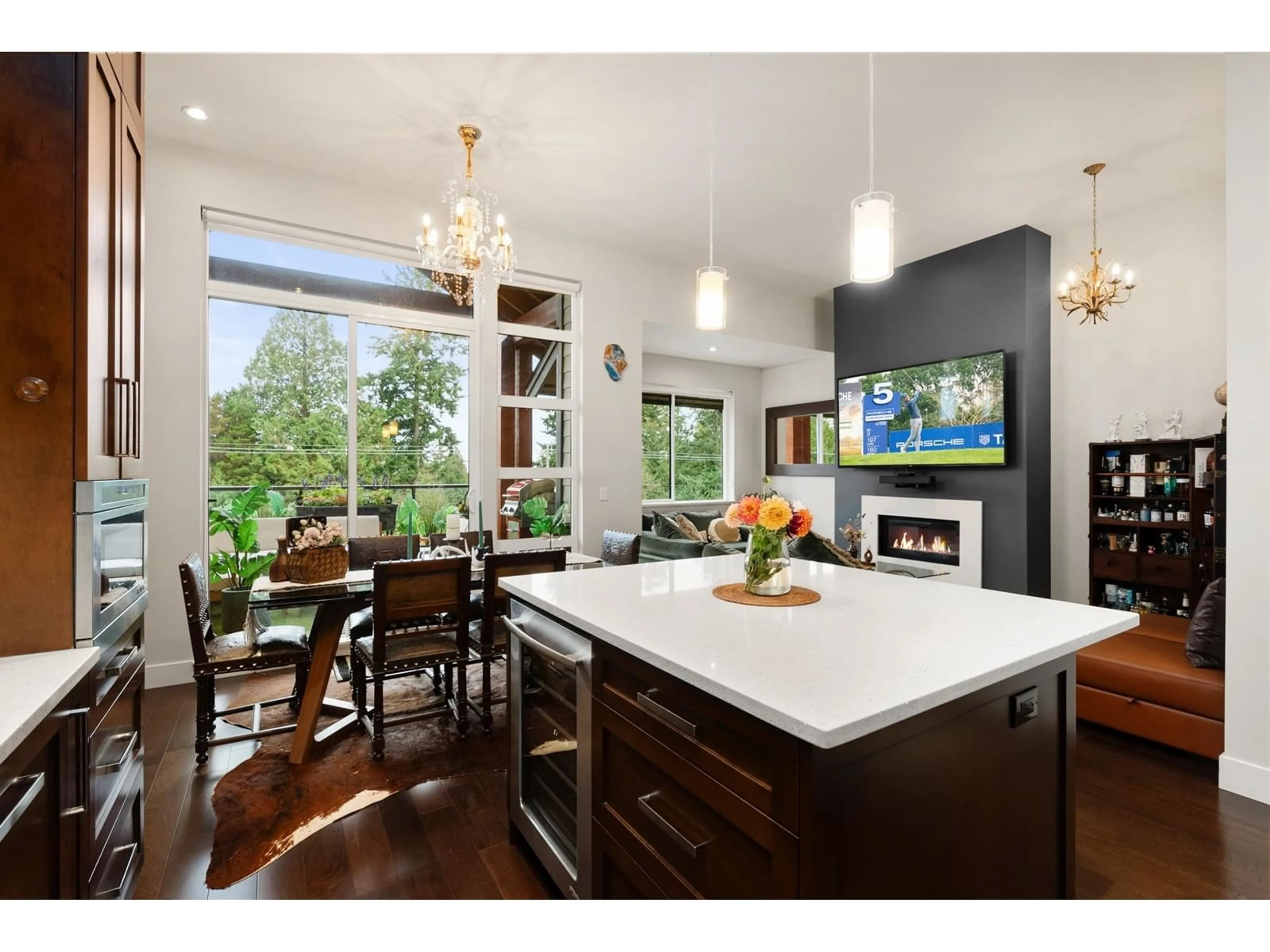 Open concept kitchen, wood/laminate floor for 209 - 13585 16, Surrey British Columbia V4A1P6