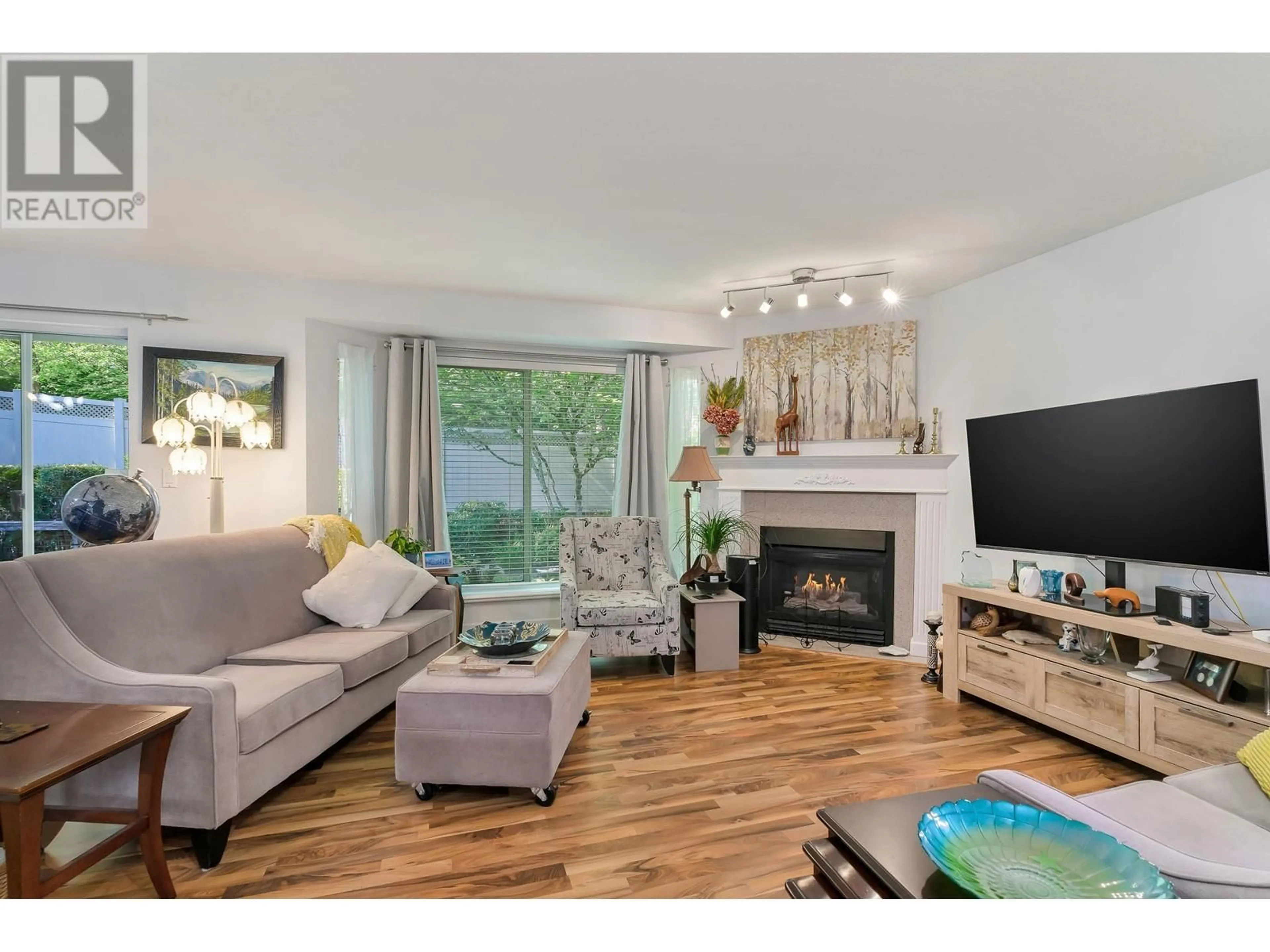 Living room with furniture, wood/laminate floor for 38 - 22740 116 AVENUE, Maple Ridge British Columbia V2X2X7