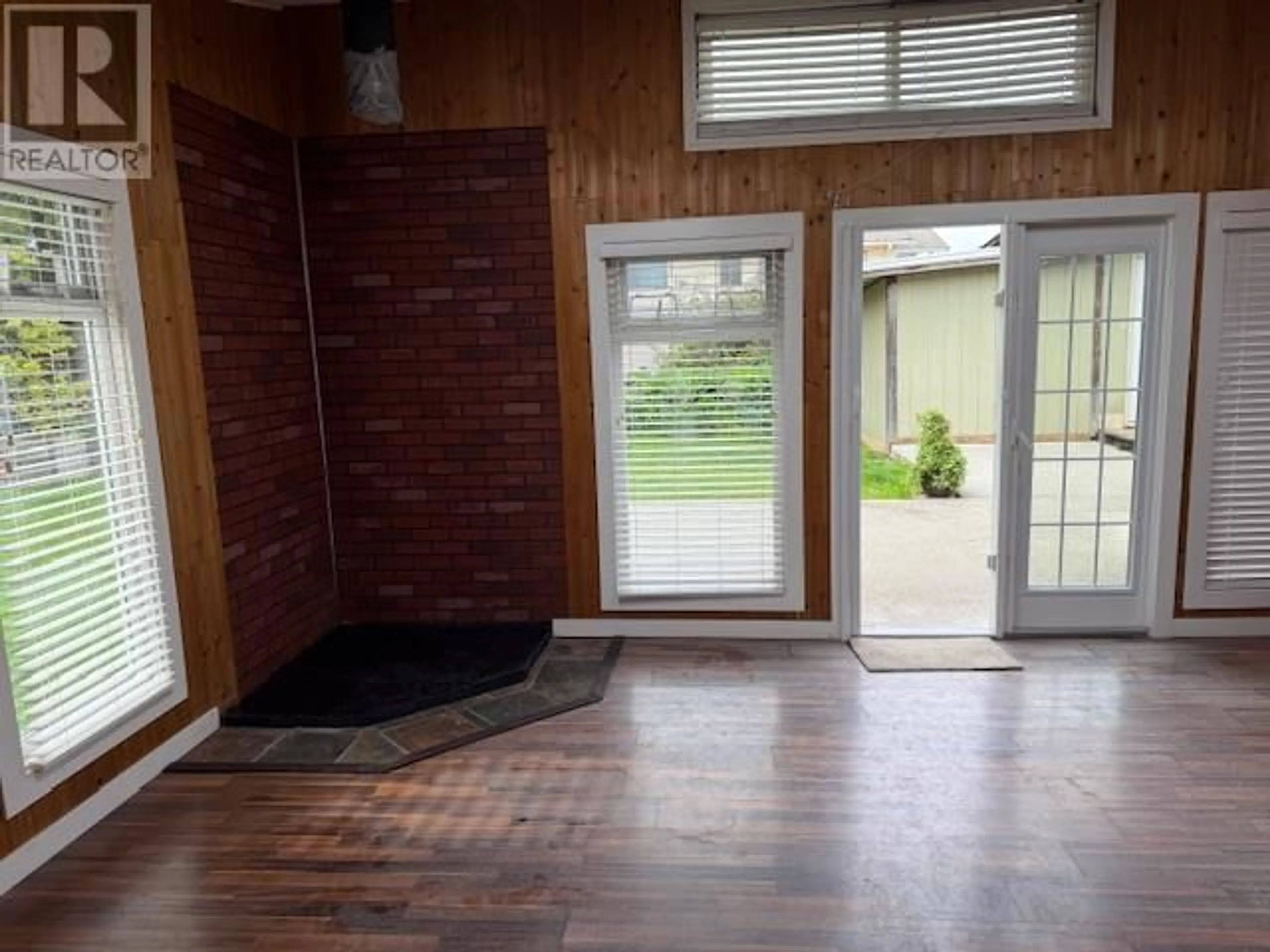 Indoor entryway for 22967 ROGERS AVENUE, Maple Ridge British Columbia V2X3Z8