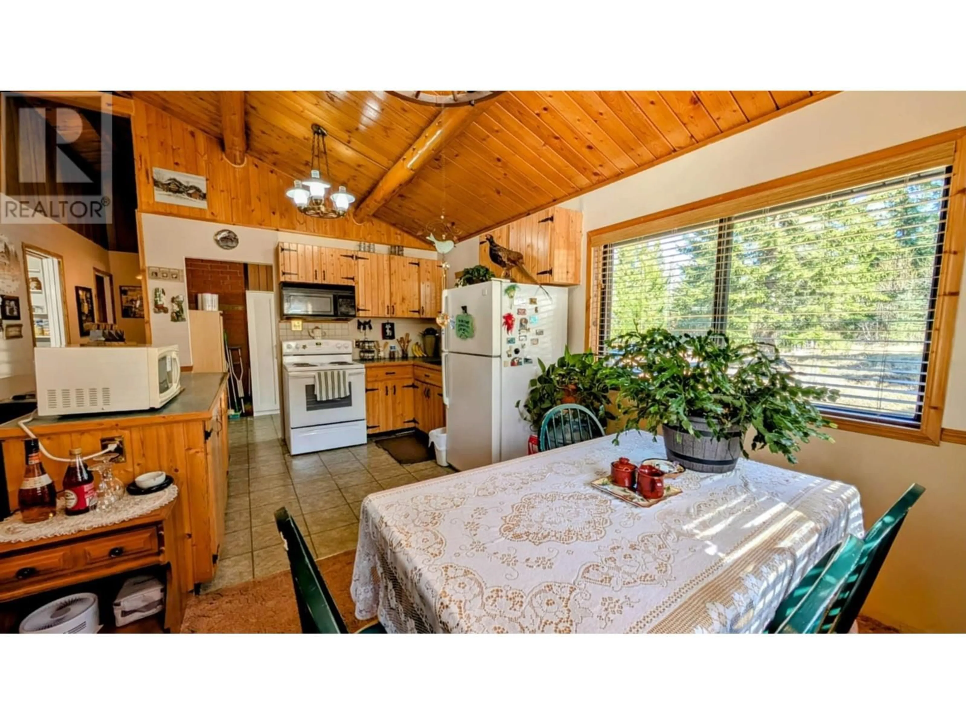Open concept kitchen, unknown for 7624 CLEARVIEW ROAD, Deka Lake / Sulphurous / Hathaway Lakes British Columbia V0K1X3