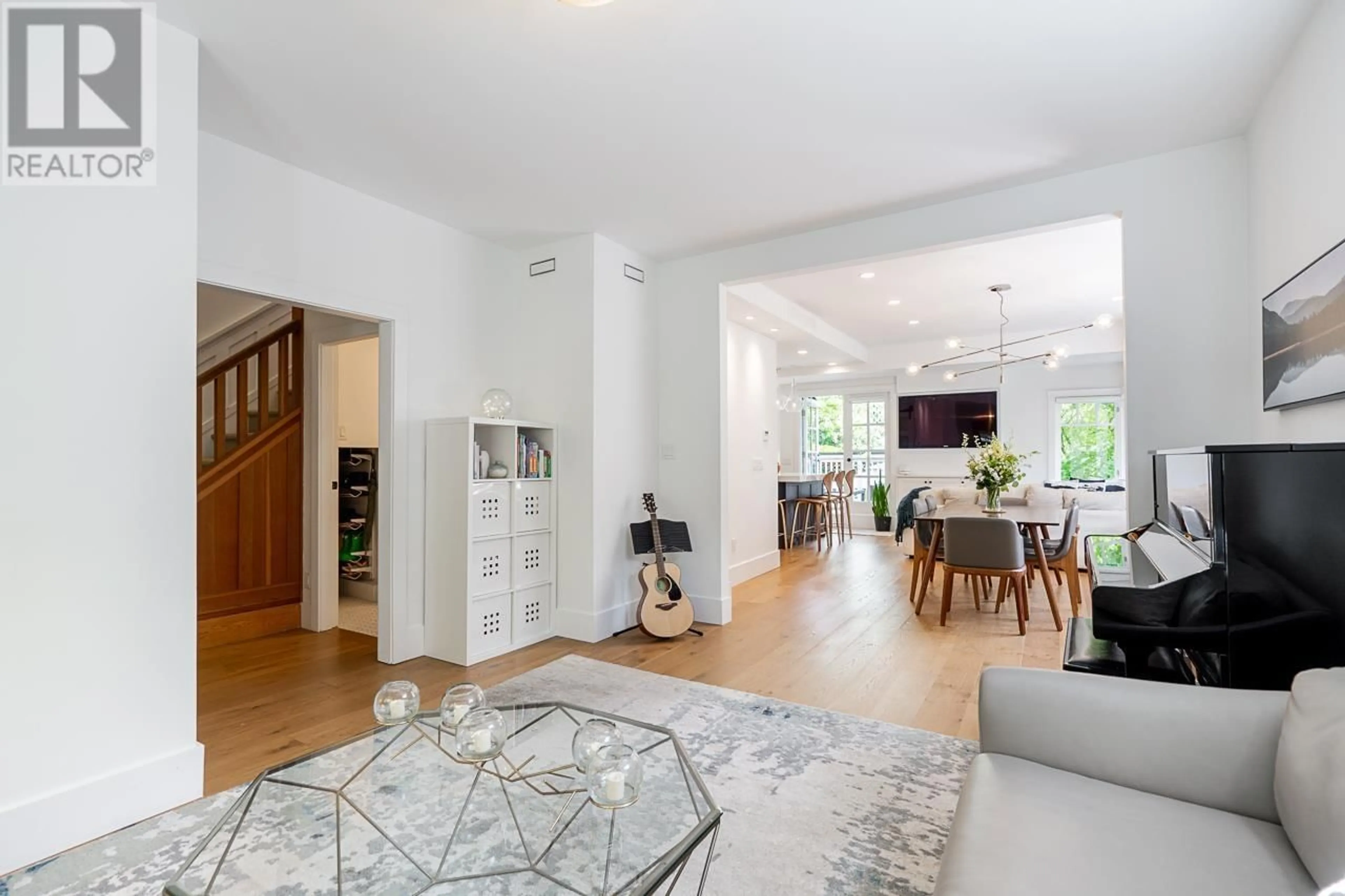 Living room with furniture, unknown for 456 18TH AVENUE, Vancouver British Columbia V5Y2B1
