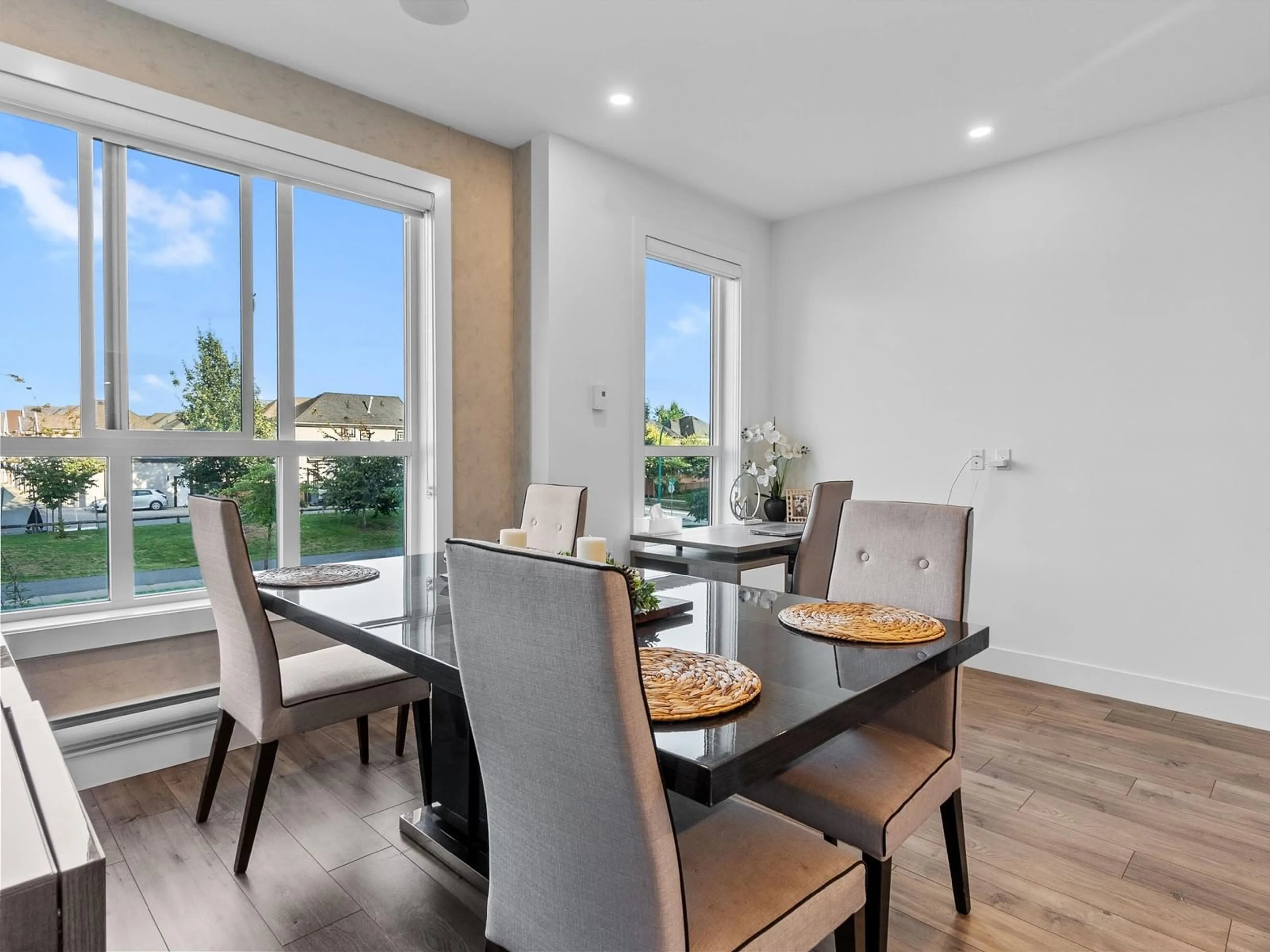 Dining room, wood/laminate floor for 10 - 7177 194A, Surrey British Columbia V4N6V6
