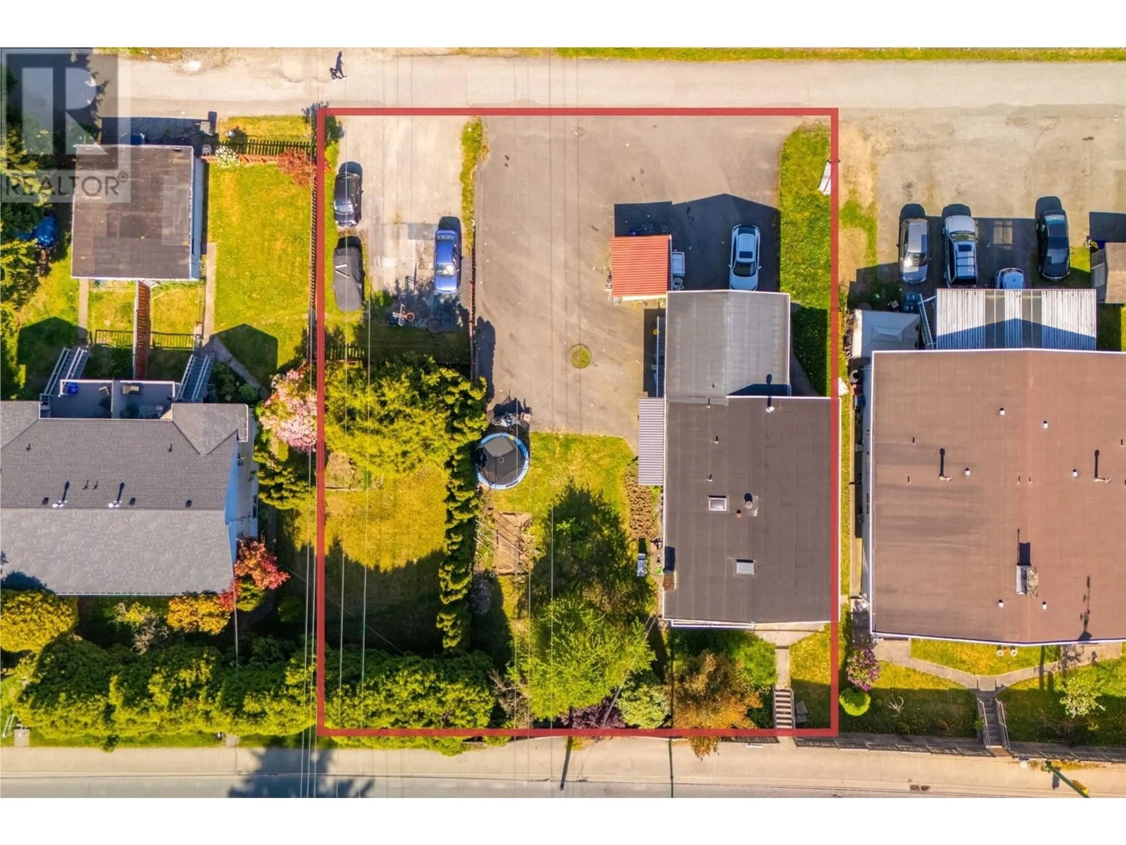A pic from outside/outdoor area/front of a property/back of a property/a pic from drone, street for 6630 CANADA WAY, Burnaby British Columbia V5E3P7