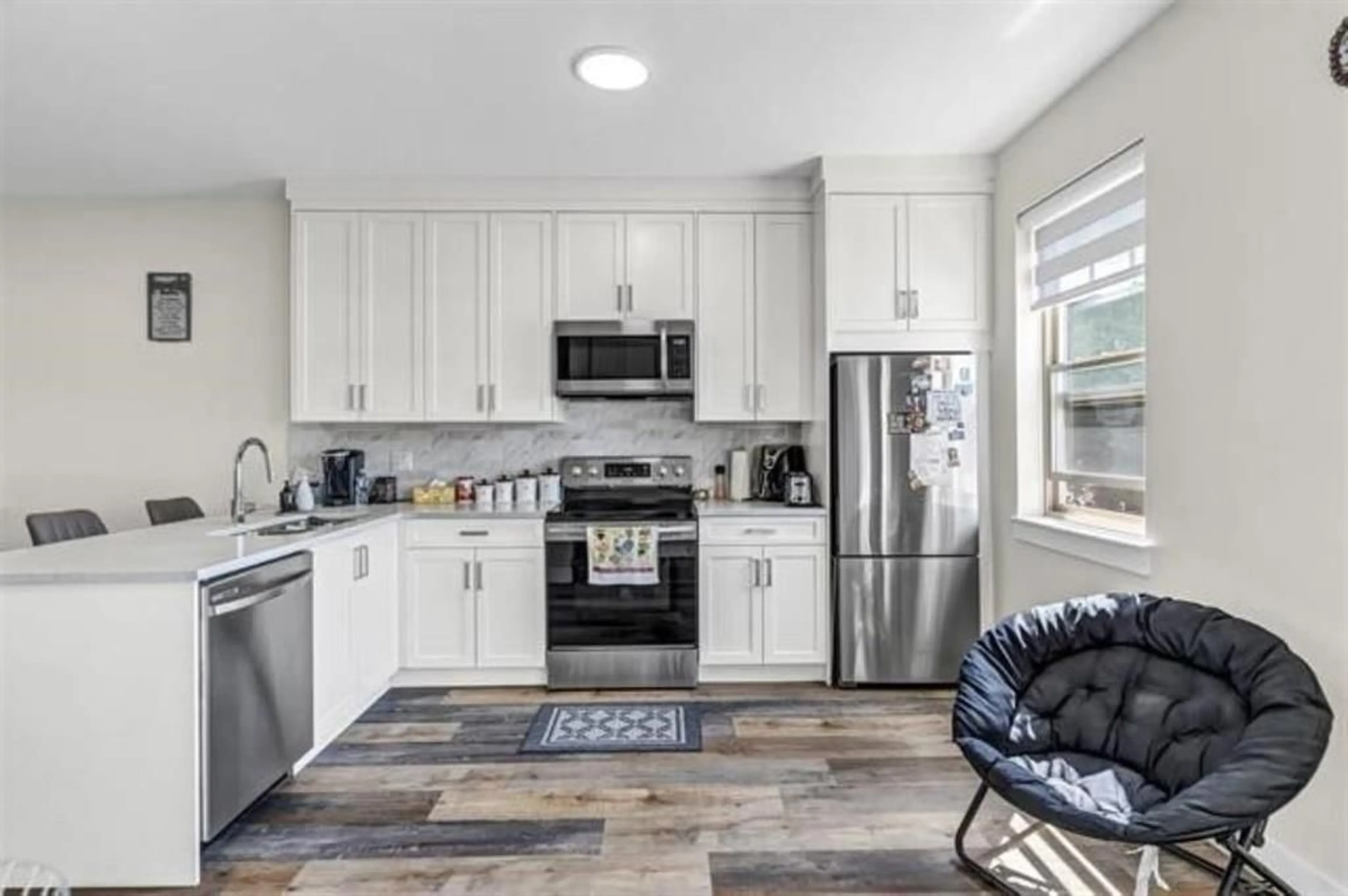 Open concept kitchen, ceramic/tile floor for 20 - 1950 SALTON, Abbotsford British Columbia V2S0L1
