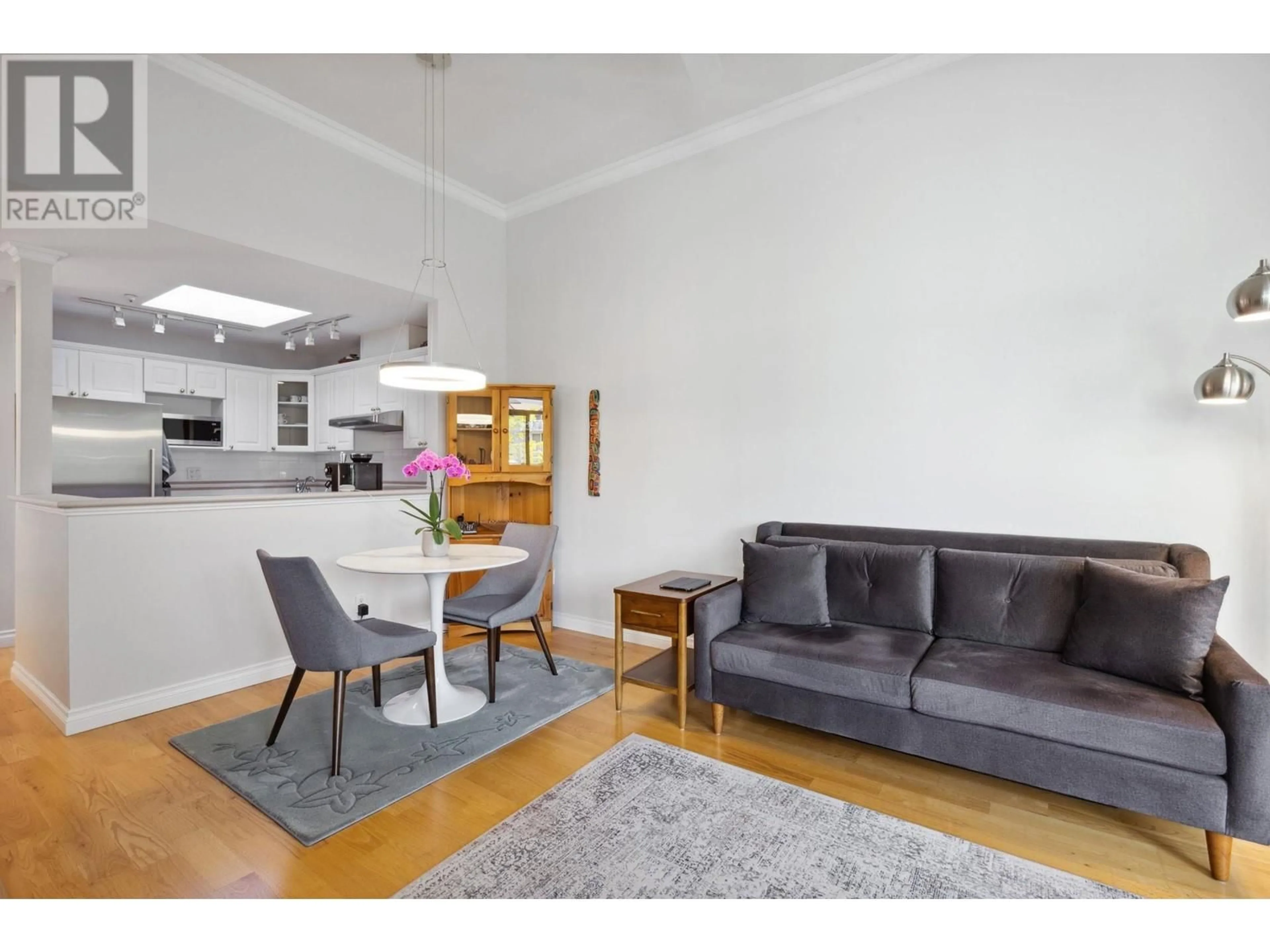 Living room with furniture, unknown for 401 - 128 8TH STREET, North Vancouver British Columbia V7M3M1