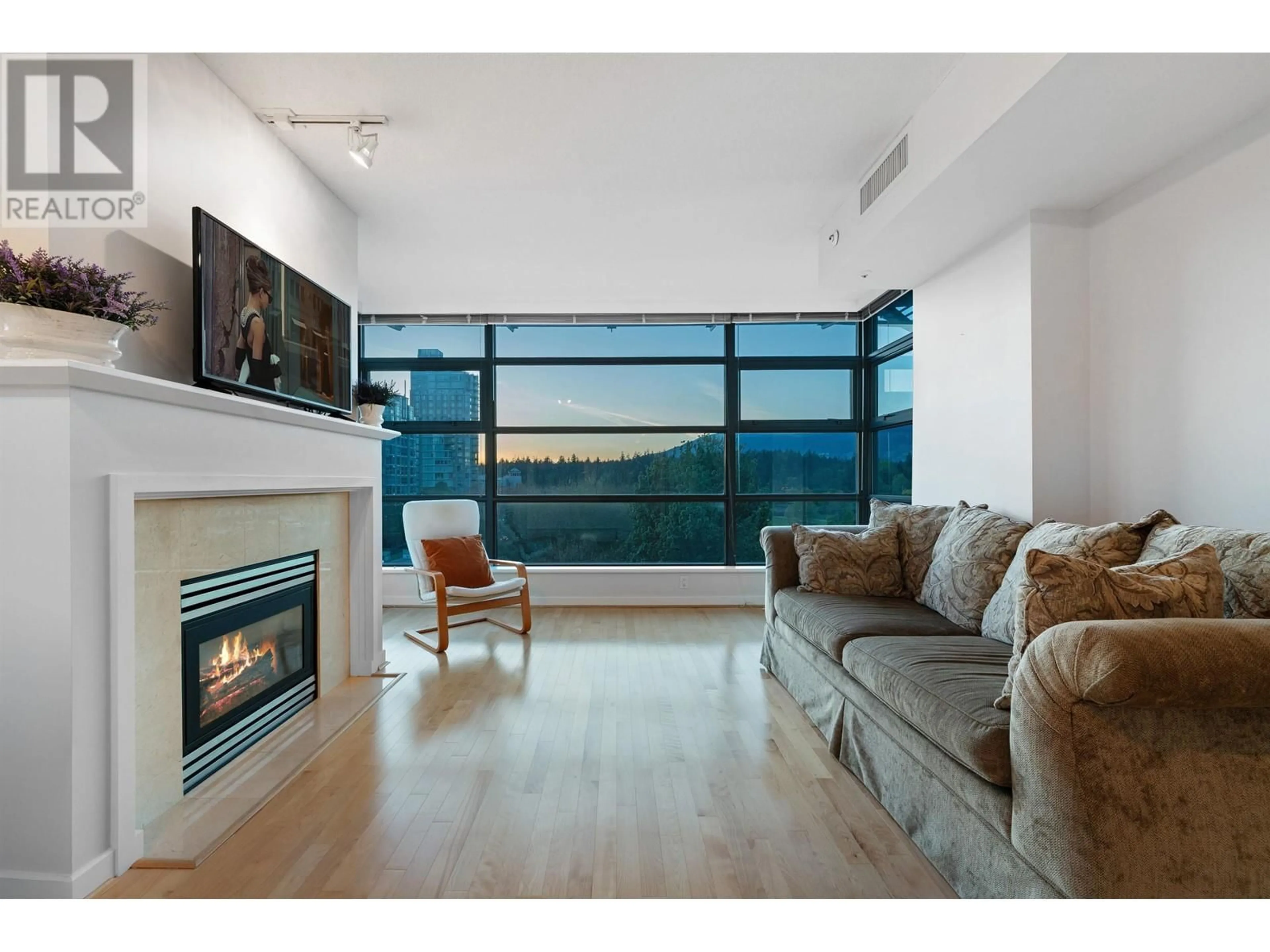 Living room with furniture, wood/laminate floor for 504 - 1790 BAYSHORE DRIVE, Vancouver British Columbia V6G3G5