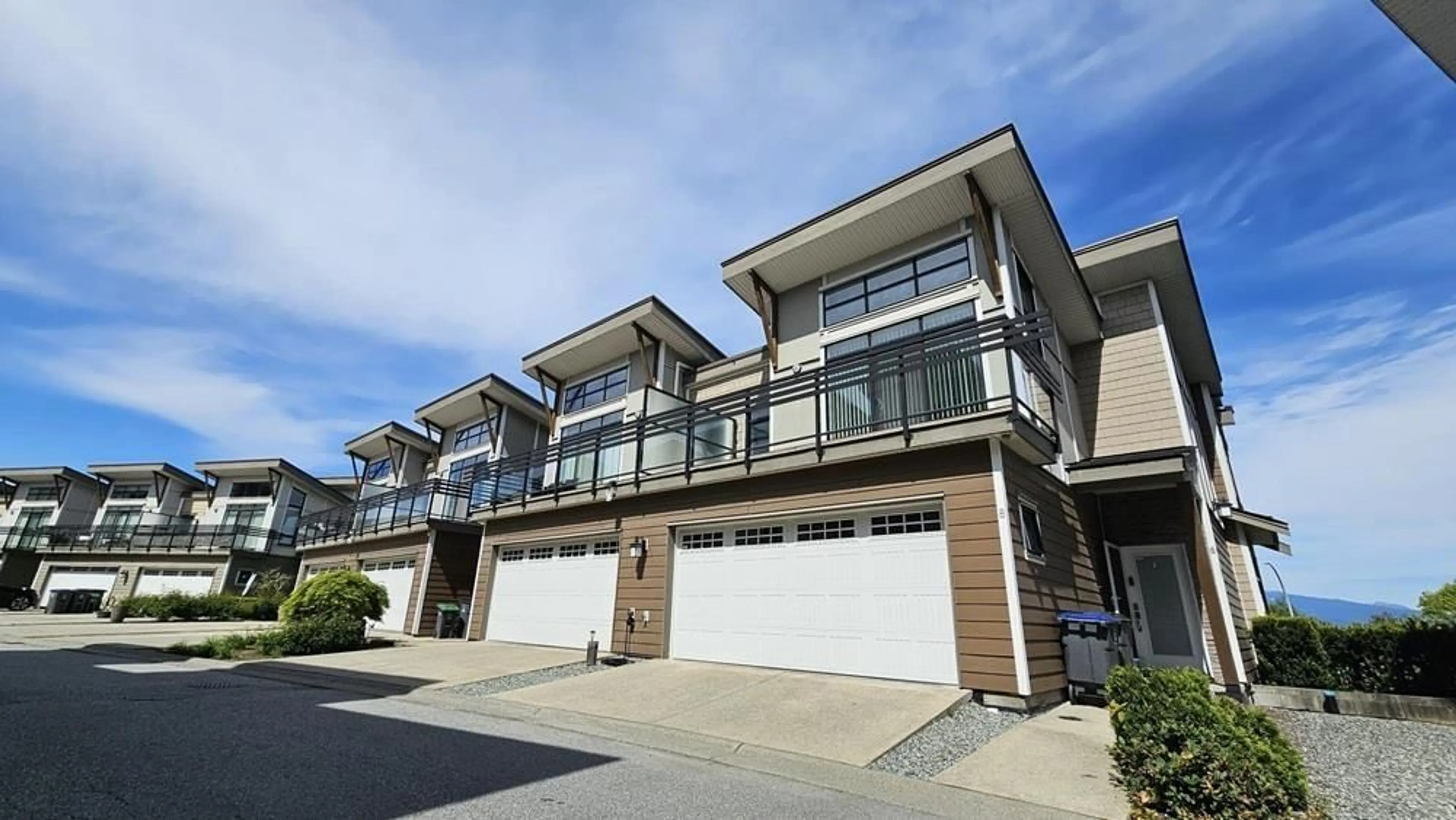 Unknown for 8 - 9989 BARNSTON EAST, Surrey British Columbia V4N6N3