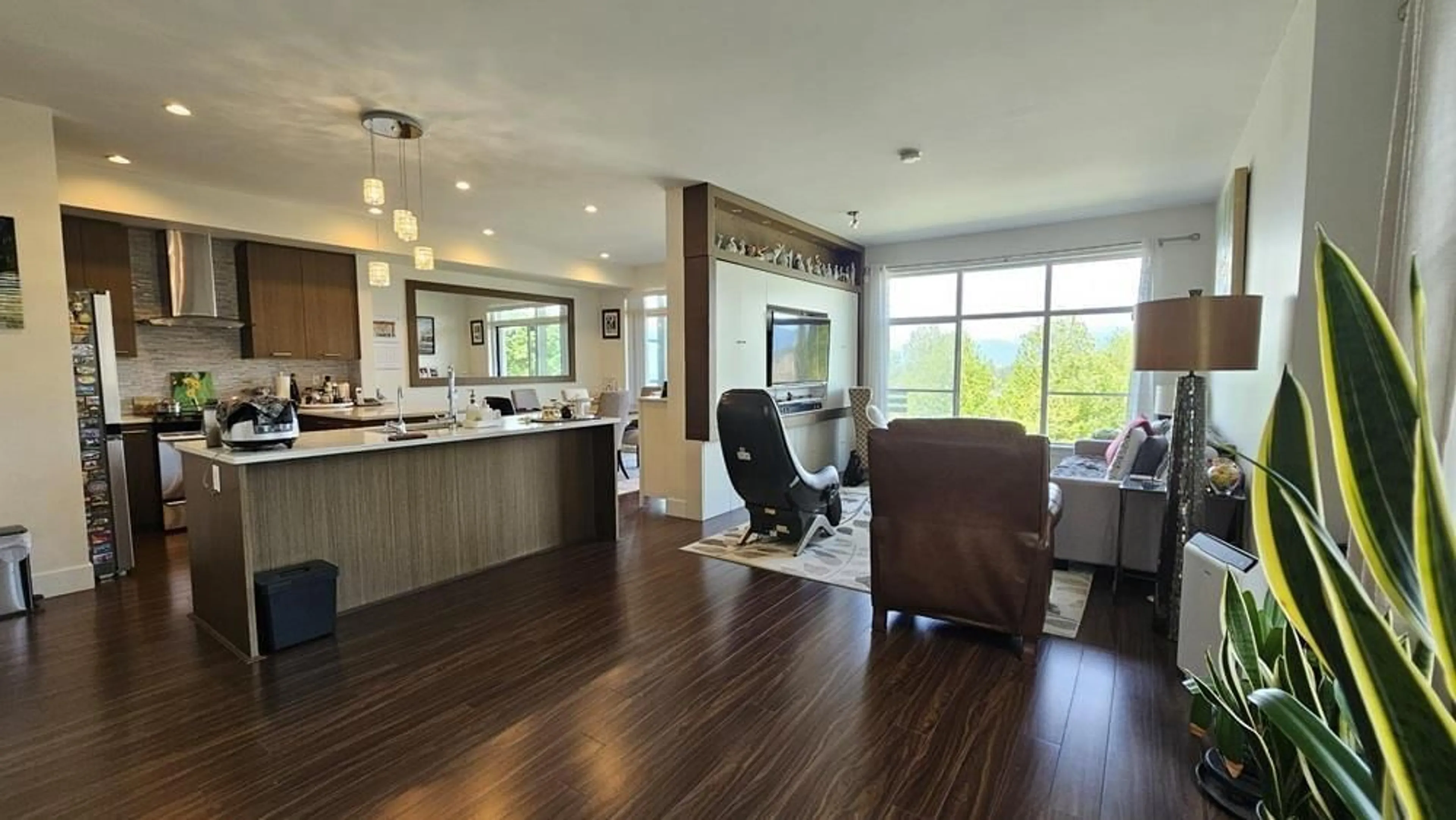 Open concept kitchen, wood/laminate floor for 8 - 9989 BARNSTON EAST, Surrey British Columbia V4N6N3