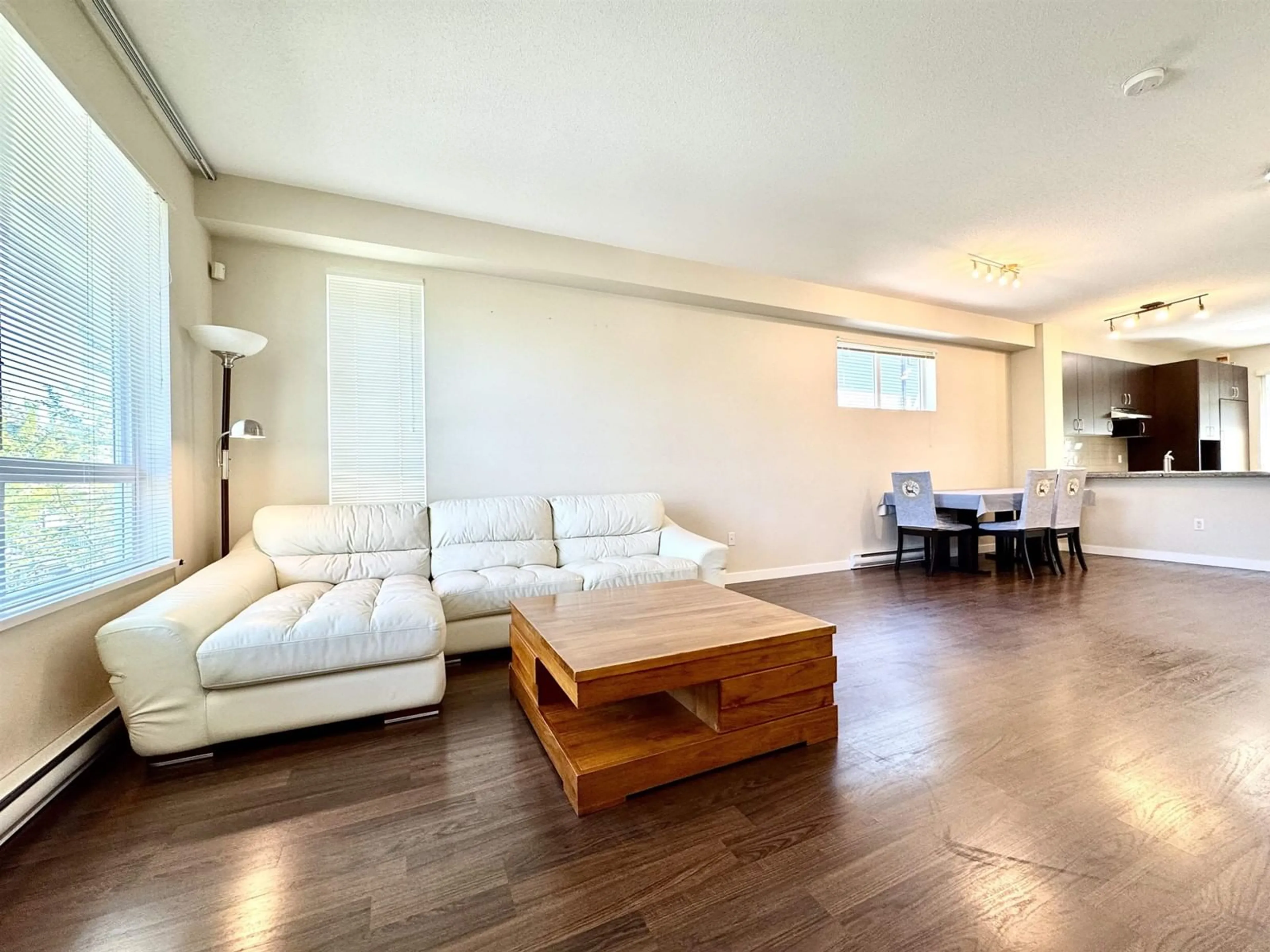 Living room with furniture, wood/laminate floor for 137 - 2729 158, Surrey British Columbia V3Z1P4