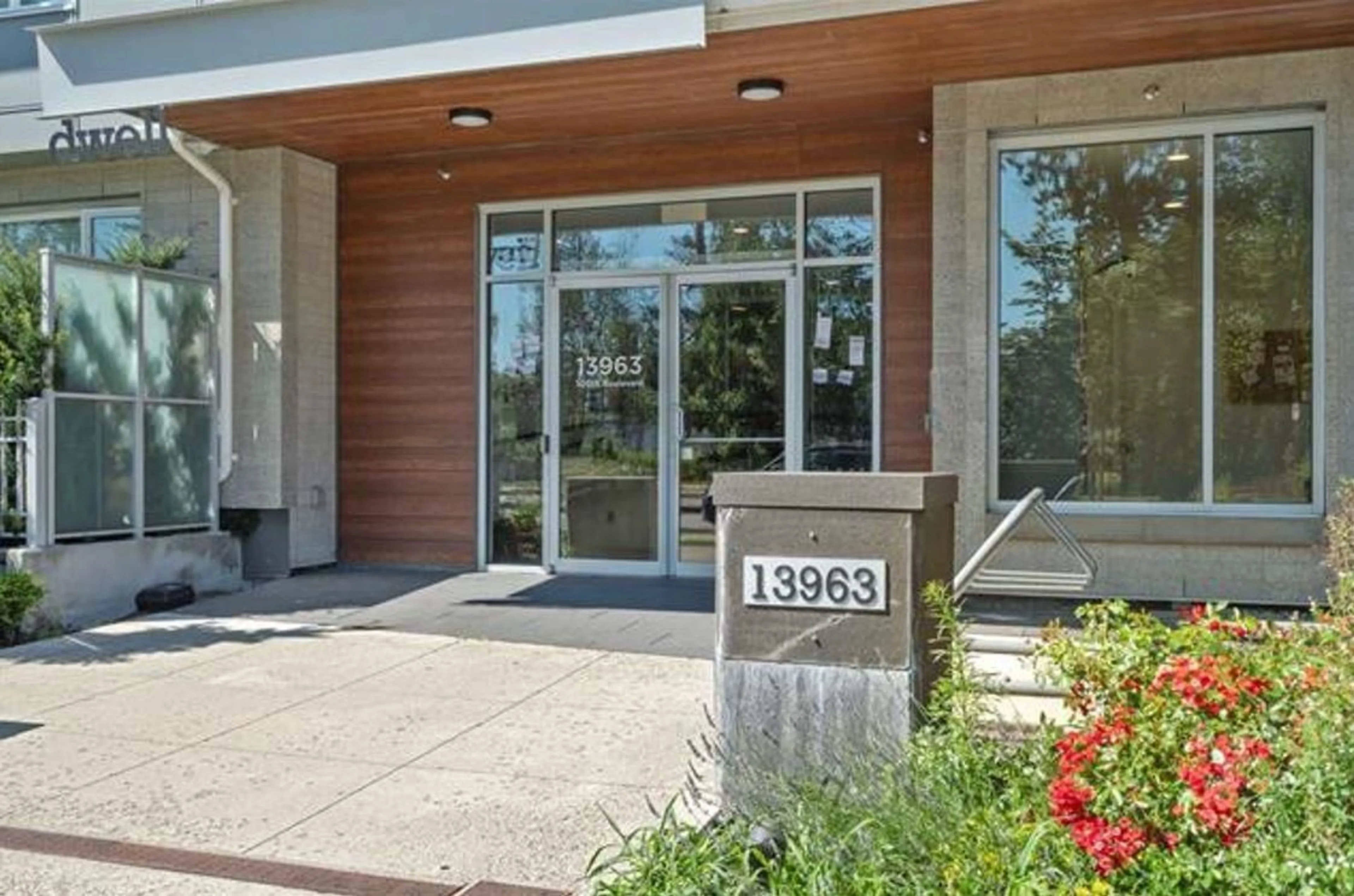 Indoor entryway for 207 - 13963 105, Surrey British Columbia V3T0M9