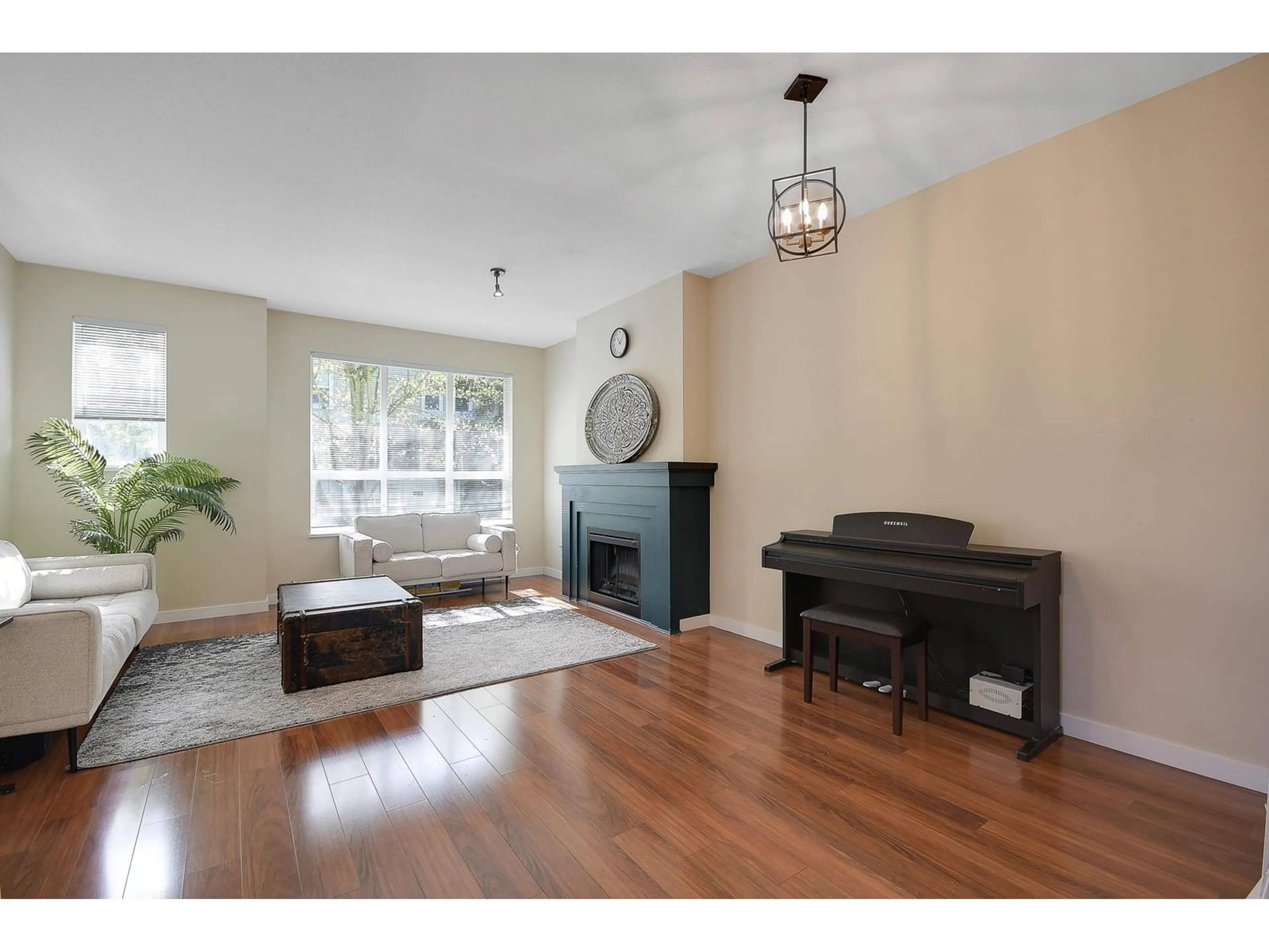Living room with furniture, wood/laminate floor for 31 - 8355 DELSOM, Delta British Columbia V4C0A9