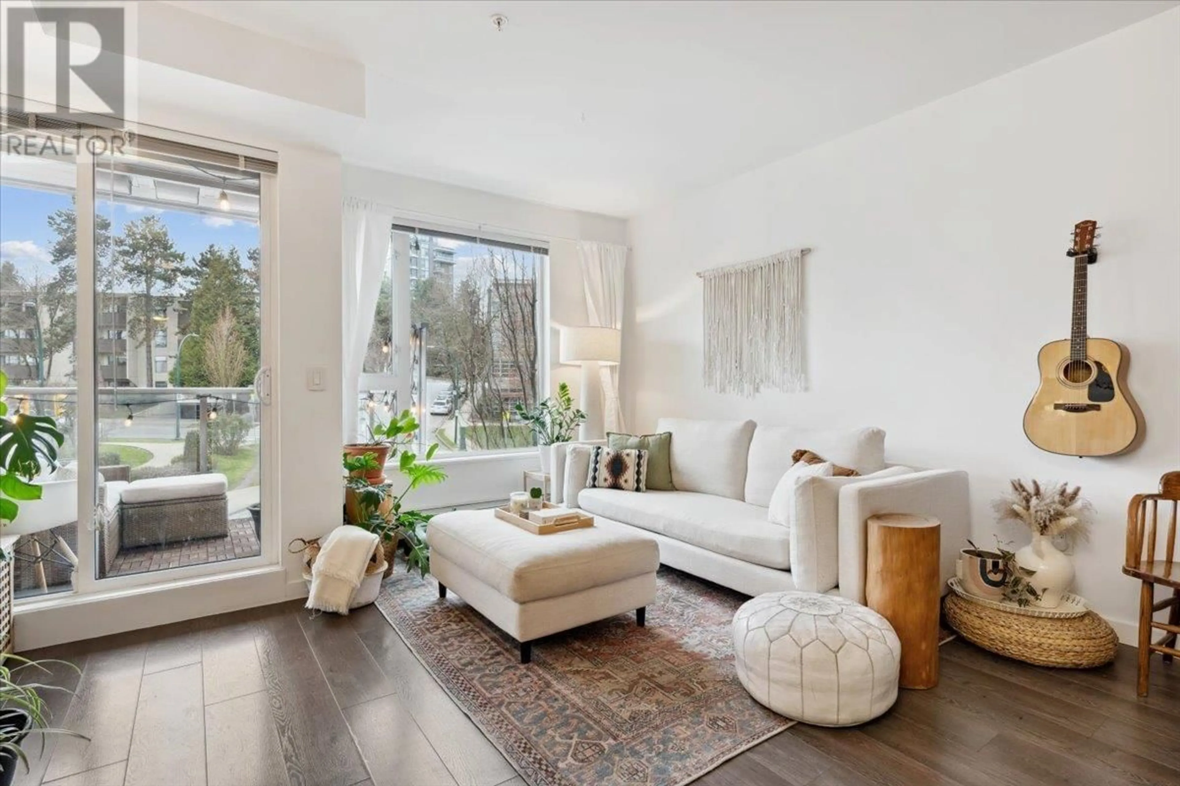 Living room with furniture, unknown for 404 - 417 GREAT NORTHERN WAY, Vancouver British Columbia V5T0G7