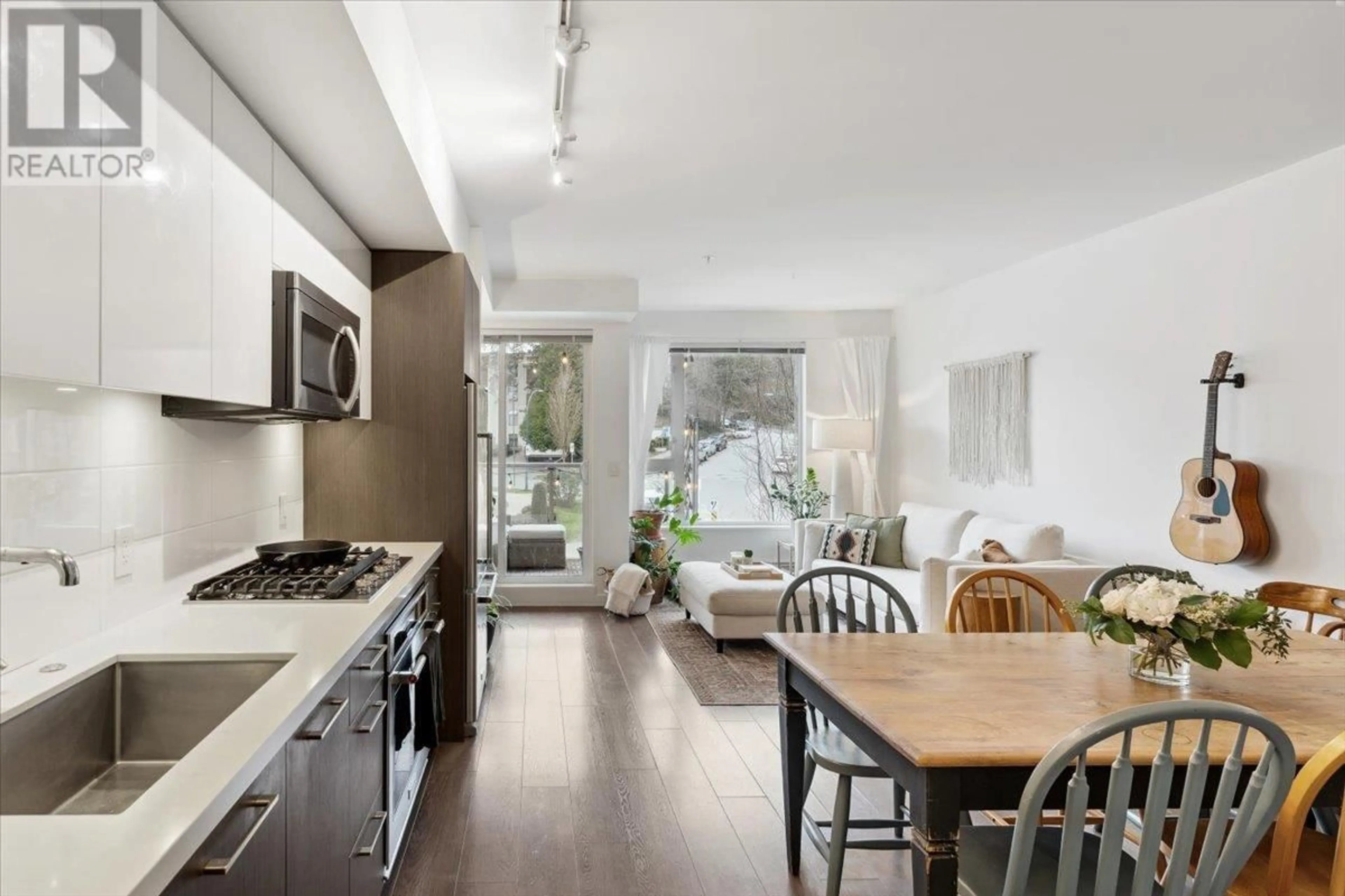Open concept kitchen, unknown for 404 - 417 GREAT NORTHERN WAY, Vancouver British Columbia V5T0G7
