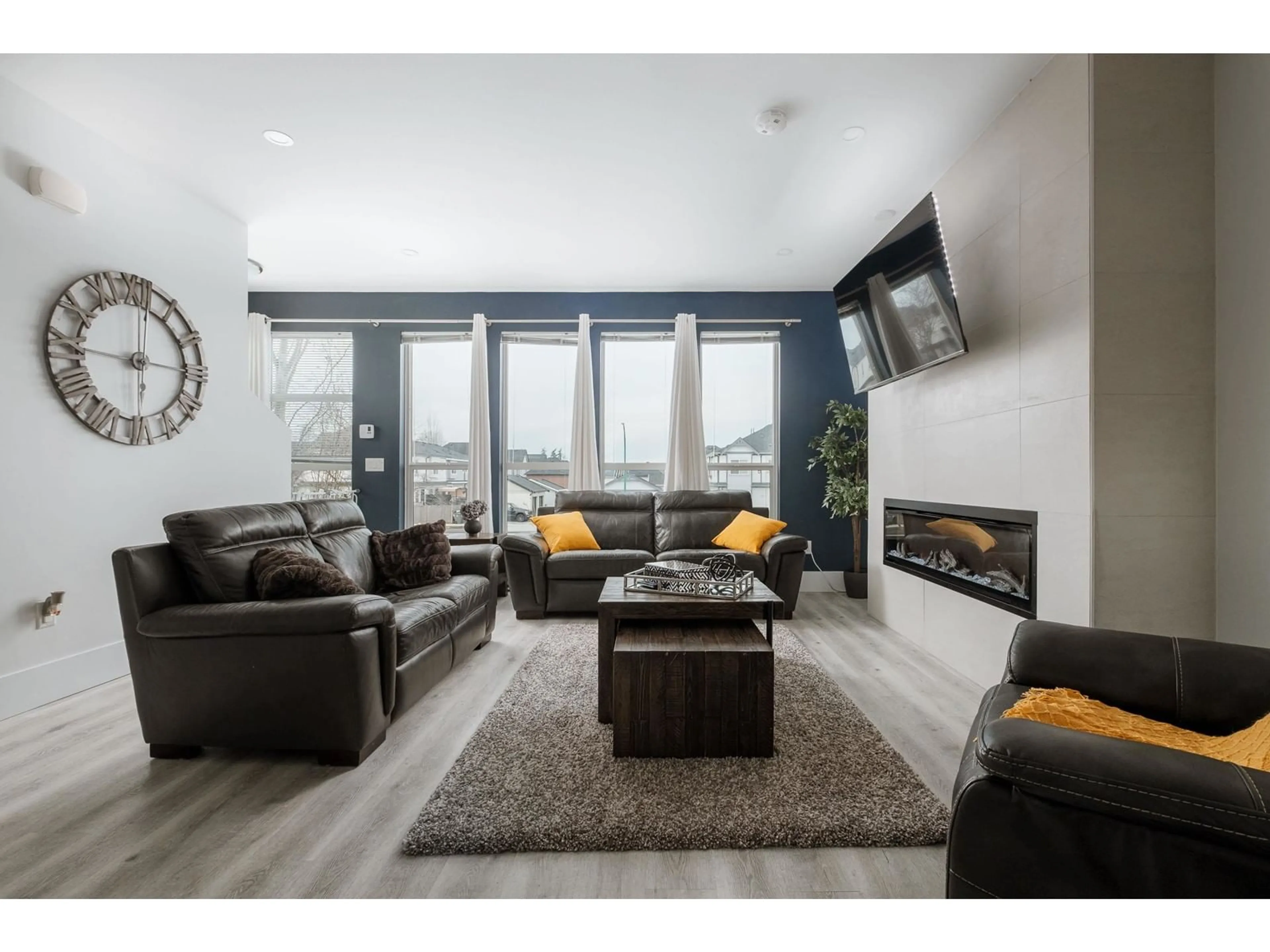 Living room with furniture, unknown for 71 - 19477 72A, Surrey British Columbia V4N6M2