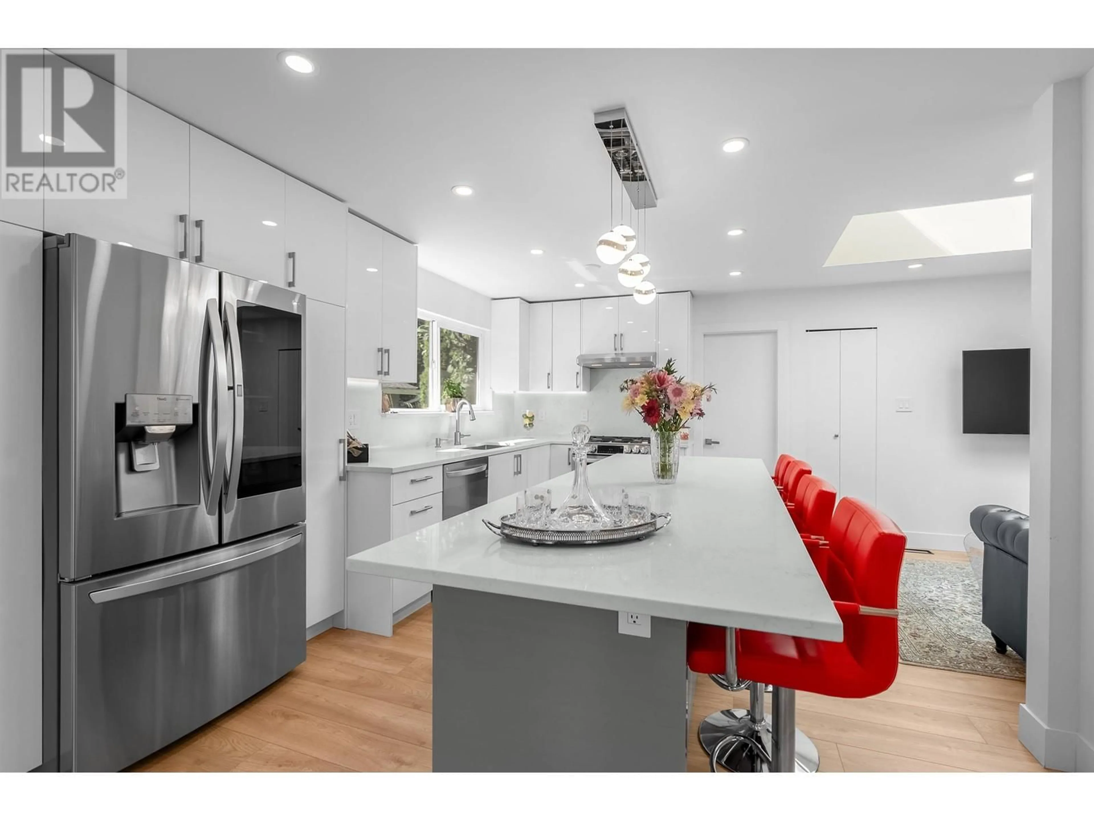 Contemporary kitchen, unknown for 1286 WELLINGTON DRIVE, North Vancouver British Columbia V7K1L2