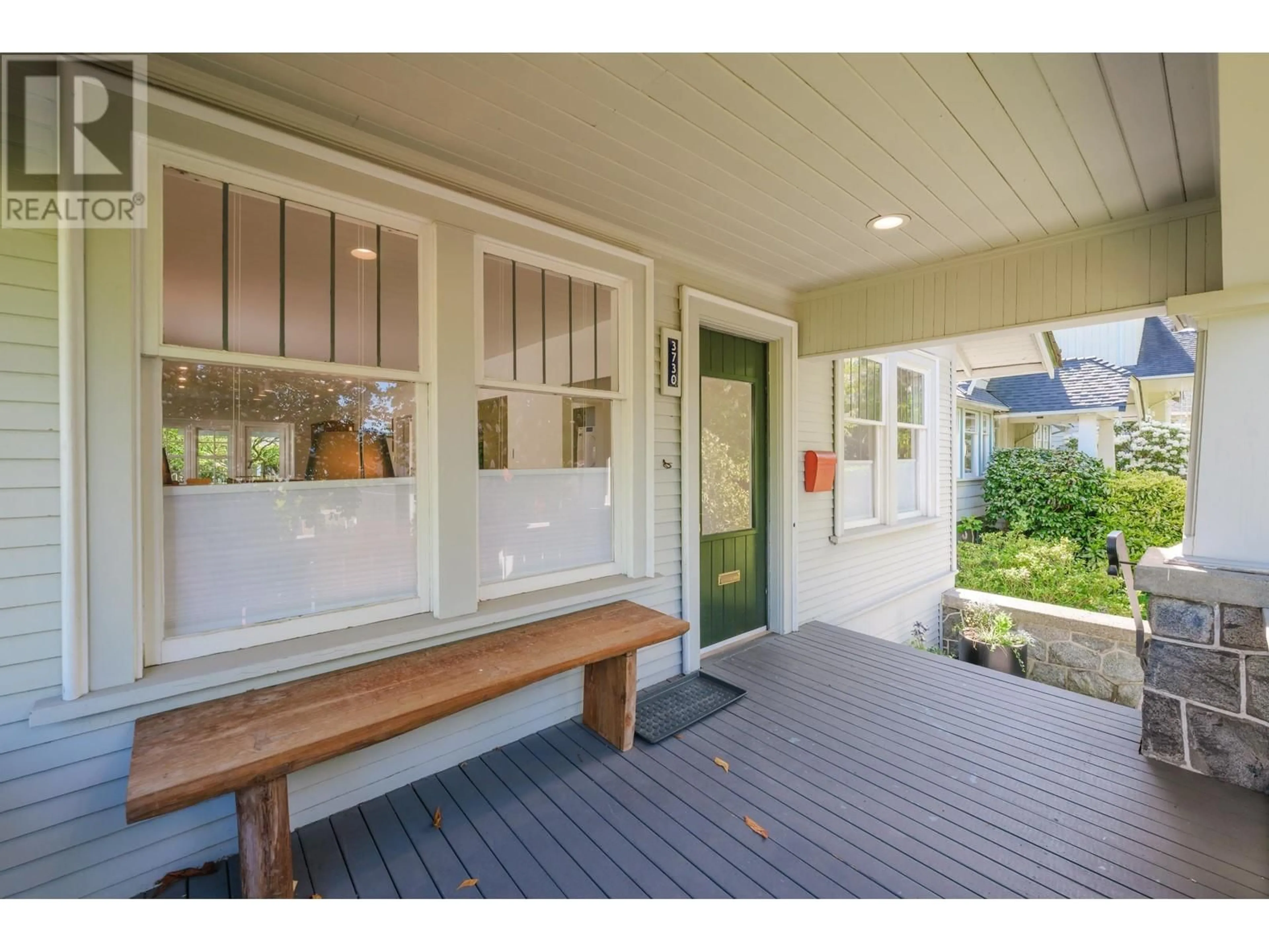 Indoor entryway for 3730 15TH AVENUE, Vancouver British Columbia V6R2Z8